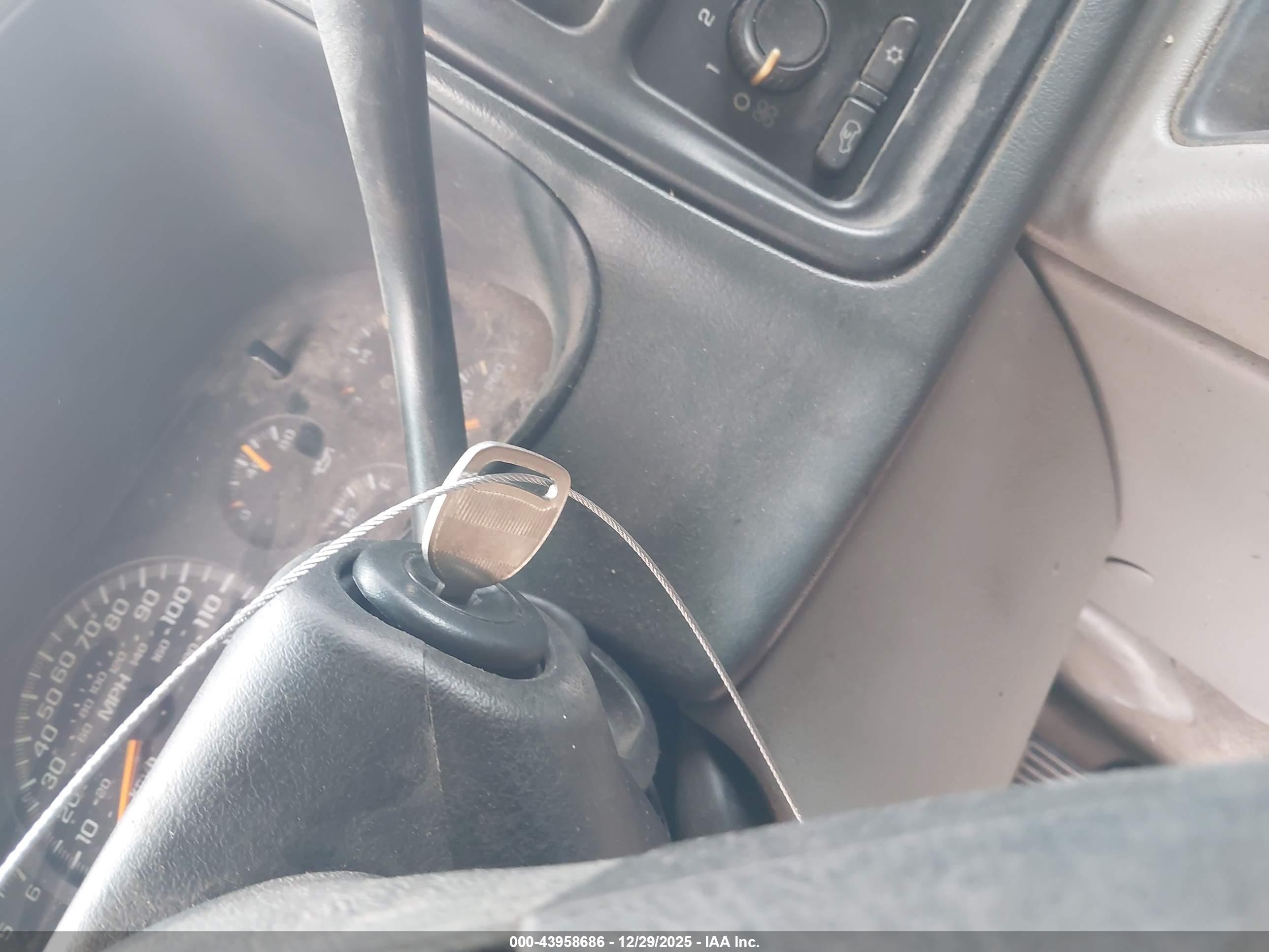 CHEVROLET TAHOE image 11