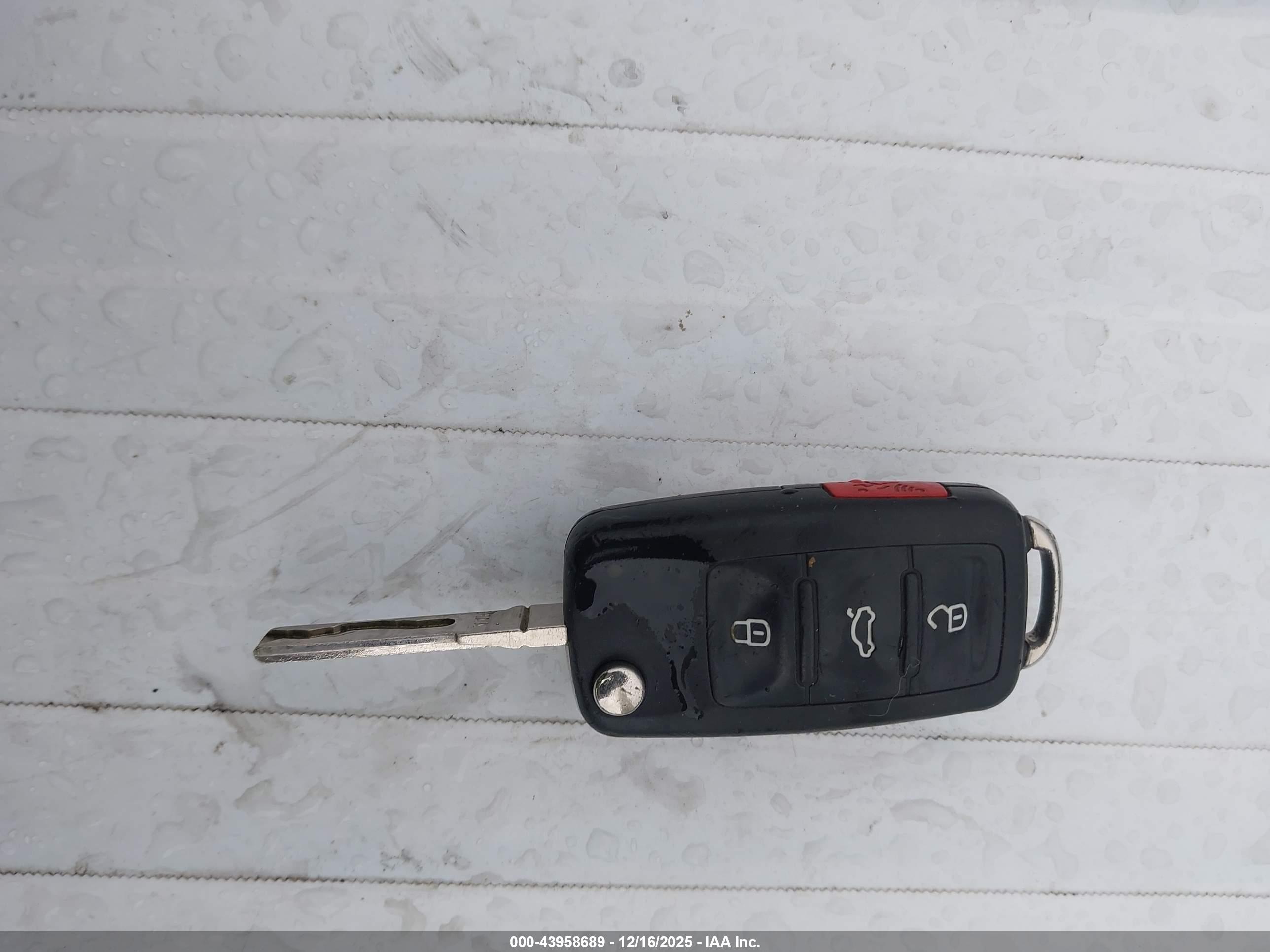 VOLKSWAGEN TIGUAN image 11
