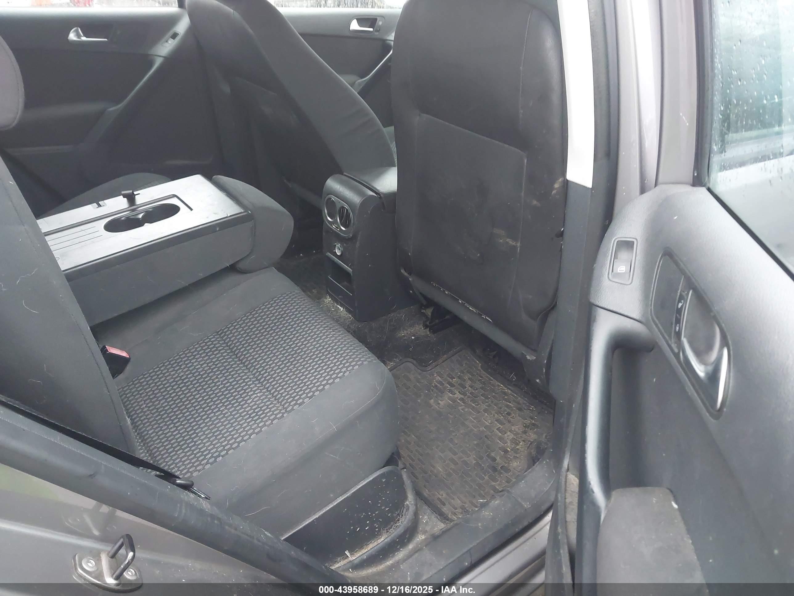 VOLKSWAGEN TIGUAN image 8