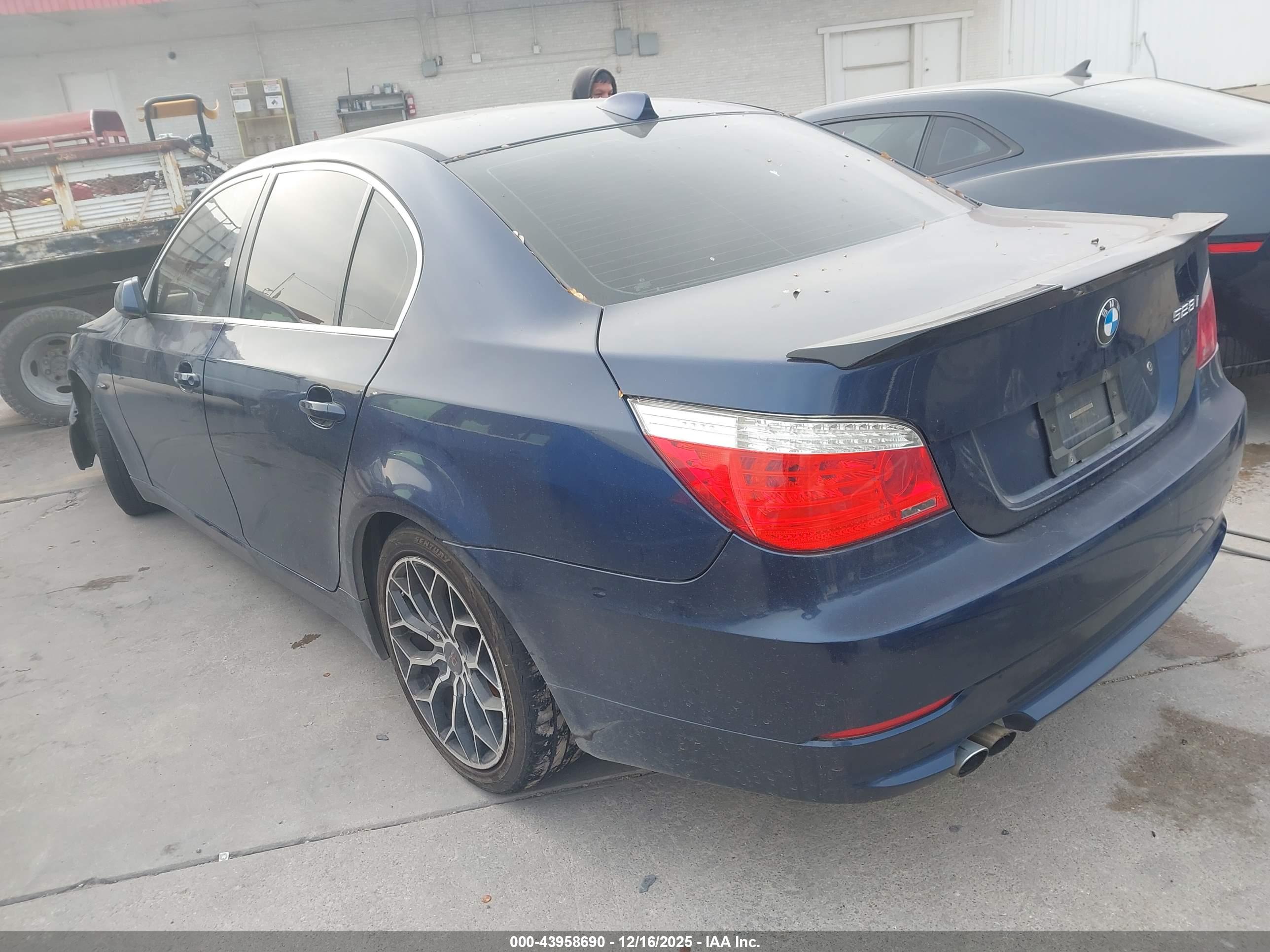 BMW 528I image 3