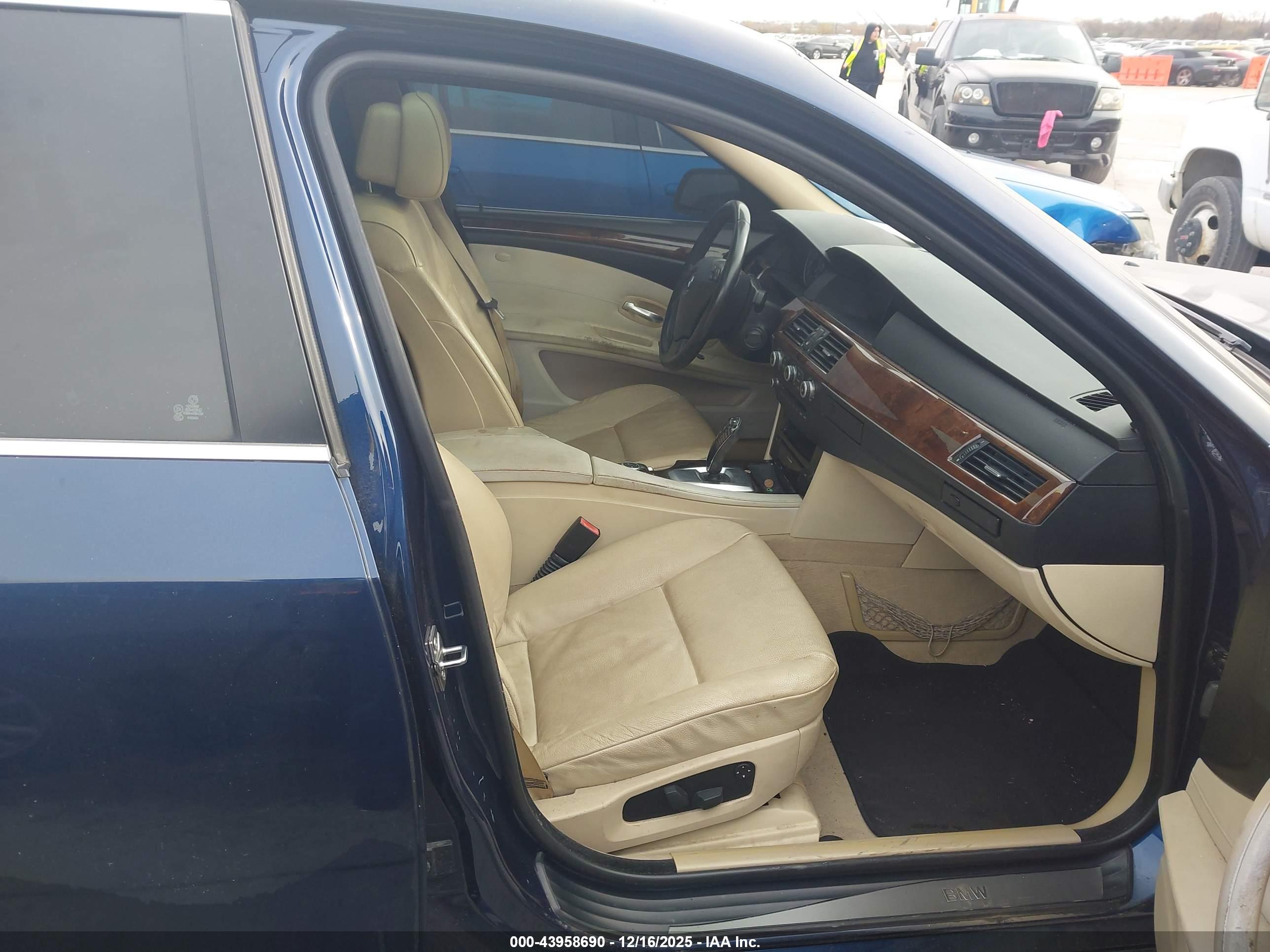 BMW 528I image 5