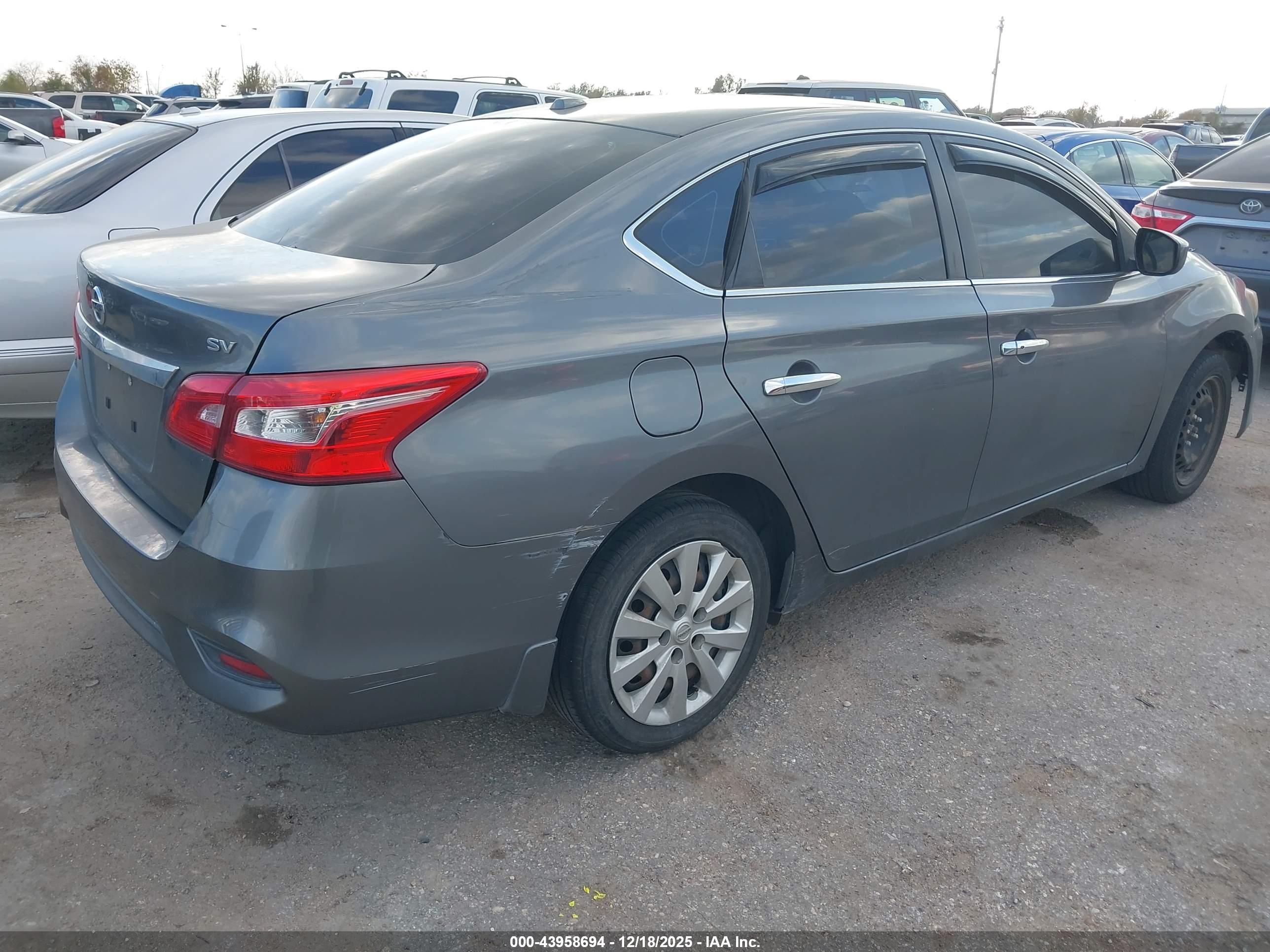 NISSAN SENTRA image 4