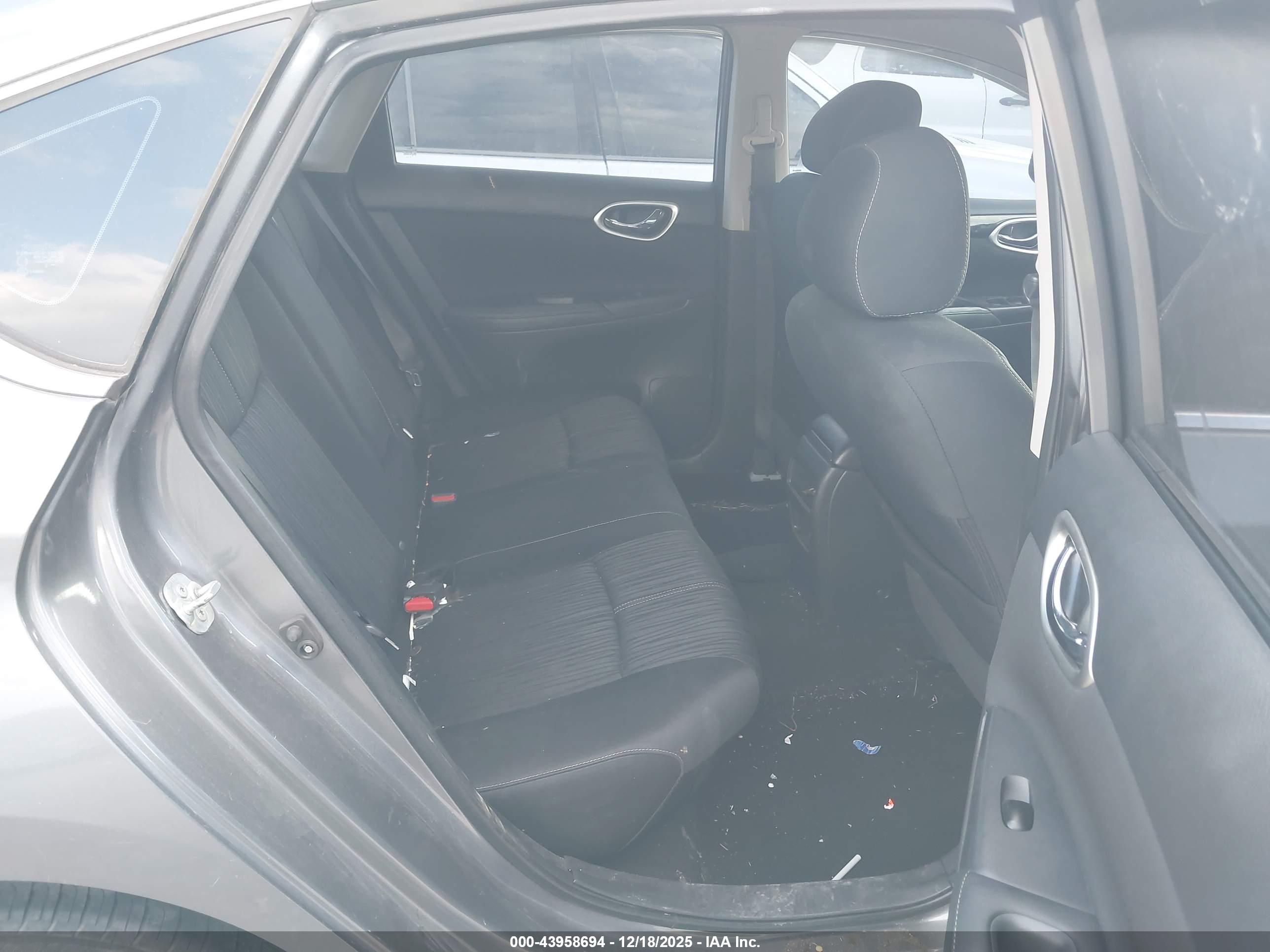 NISSAN SENTRA image 8