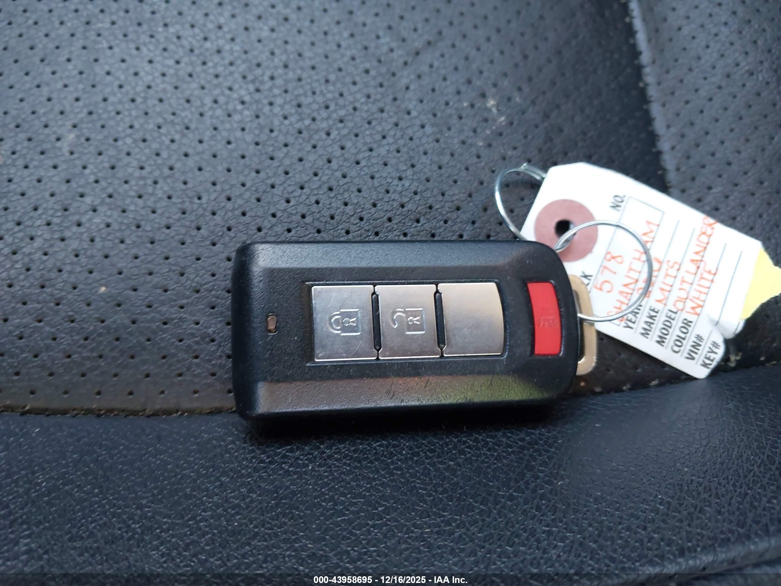 MITSUBISHI OUTLANDER image 11