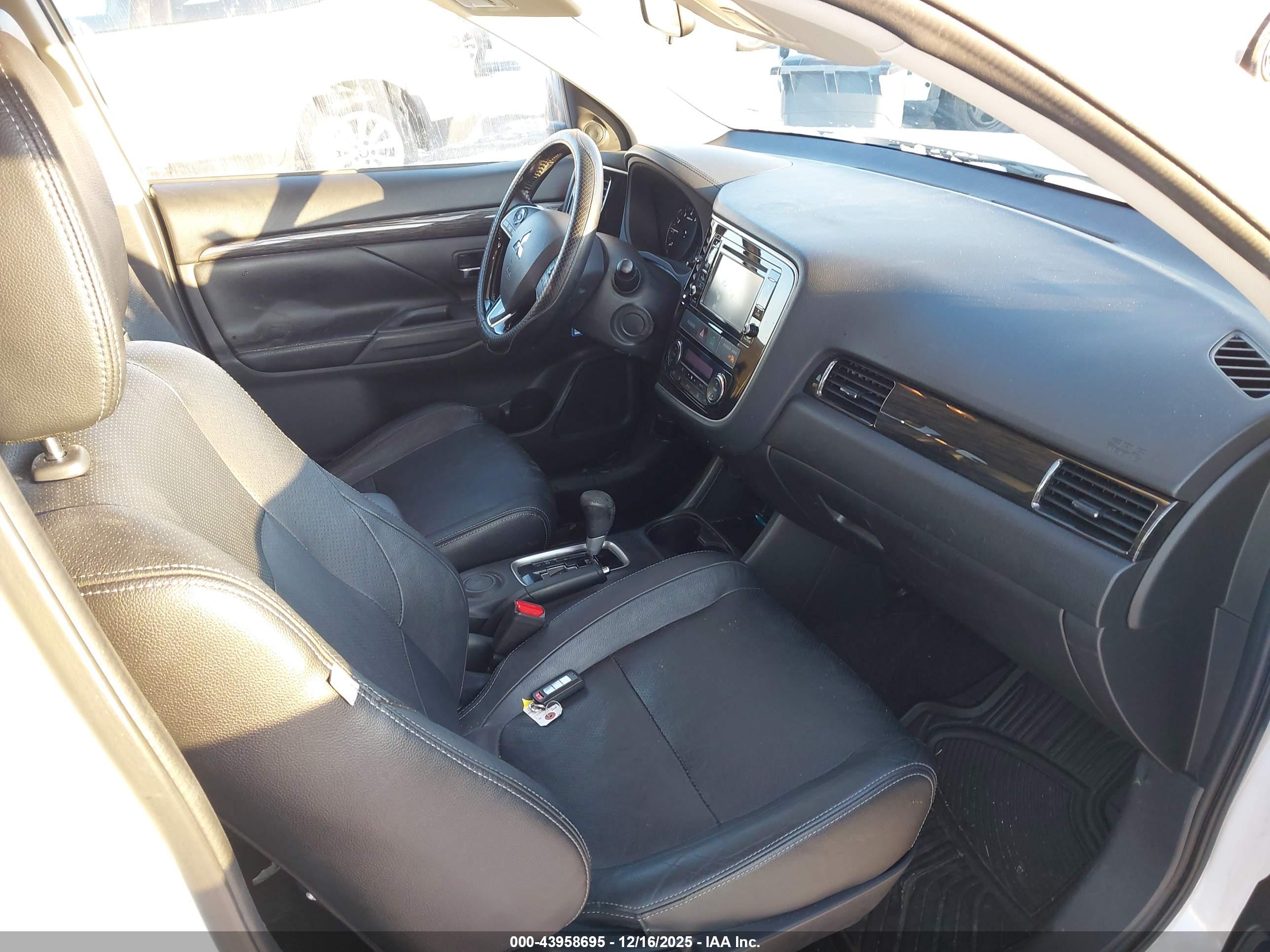 MITSUBISHI OUTLANDER image 5