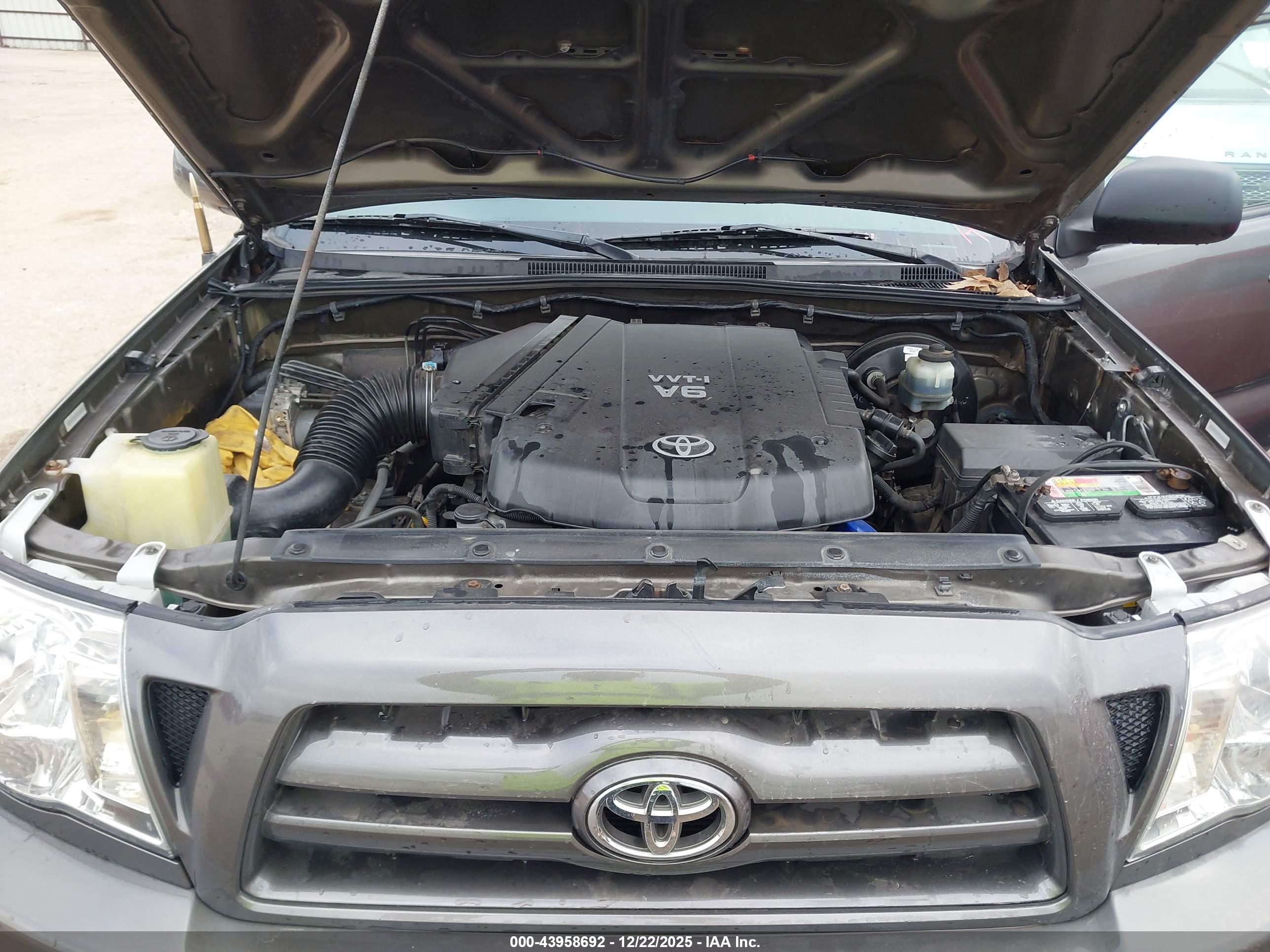 TOYOTA TACOMA image 10