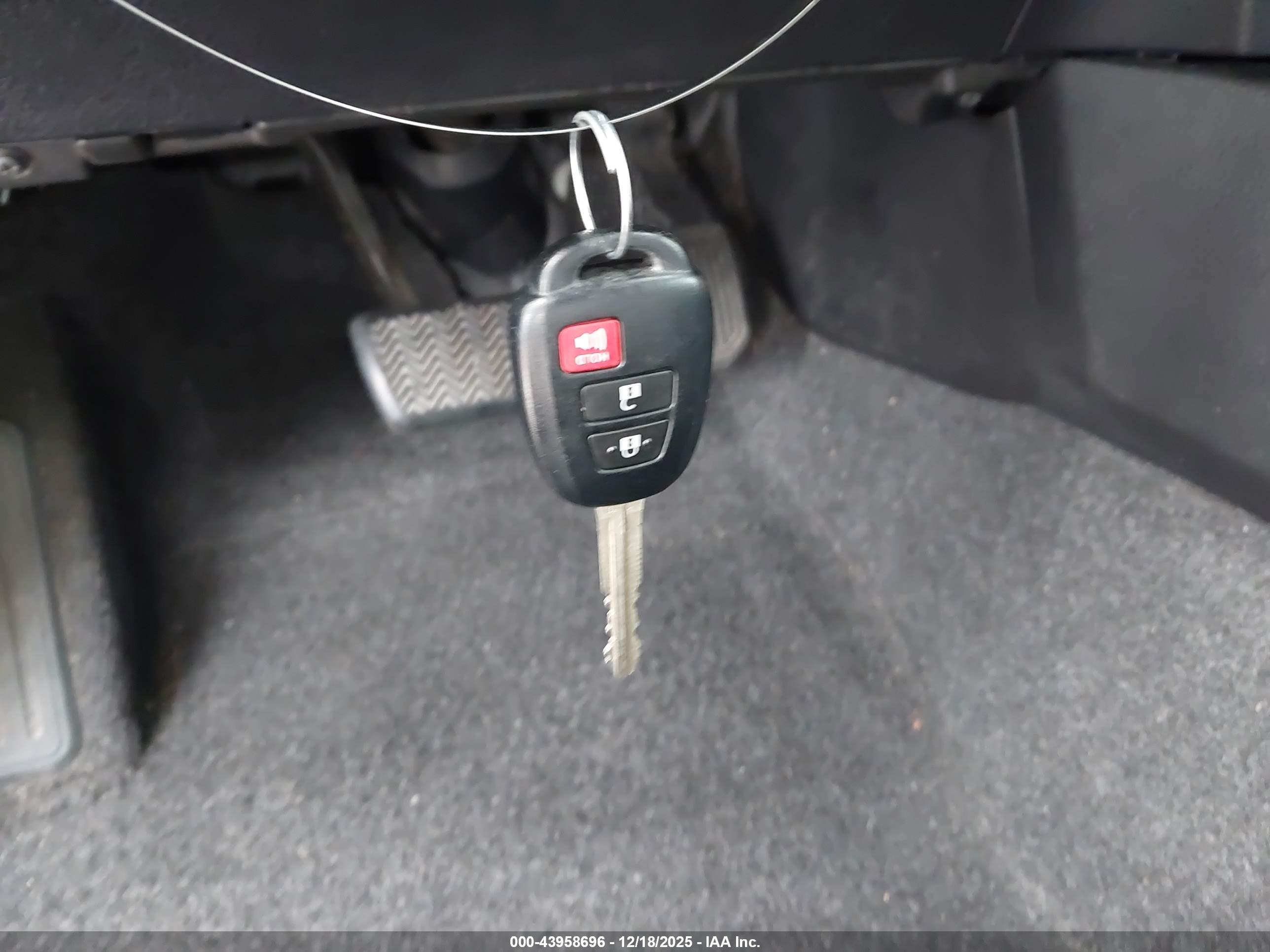 TOYOTA RAV4 image 11