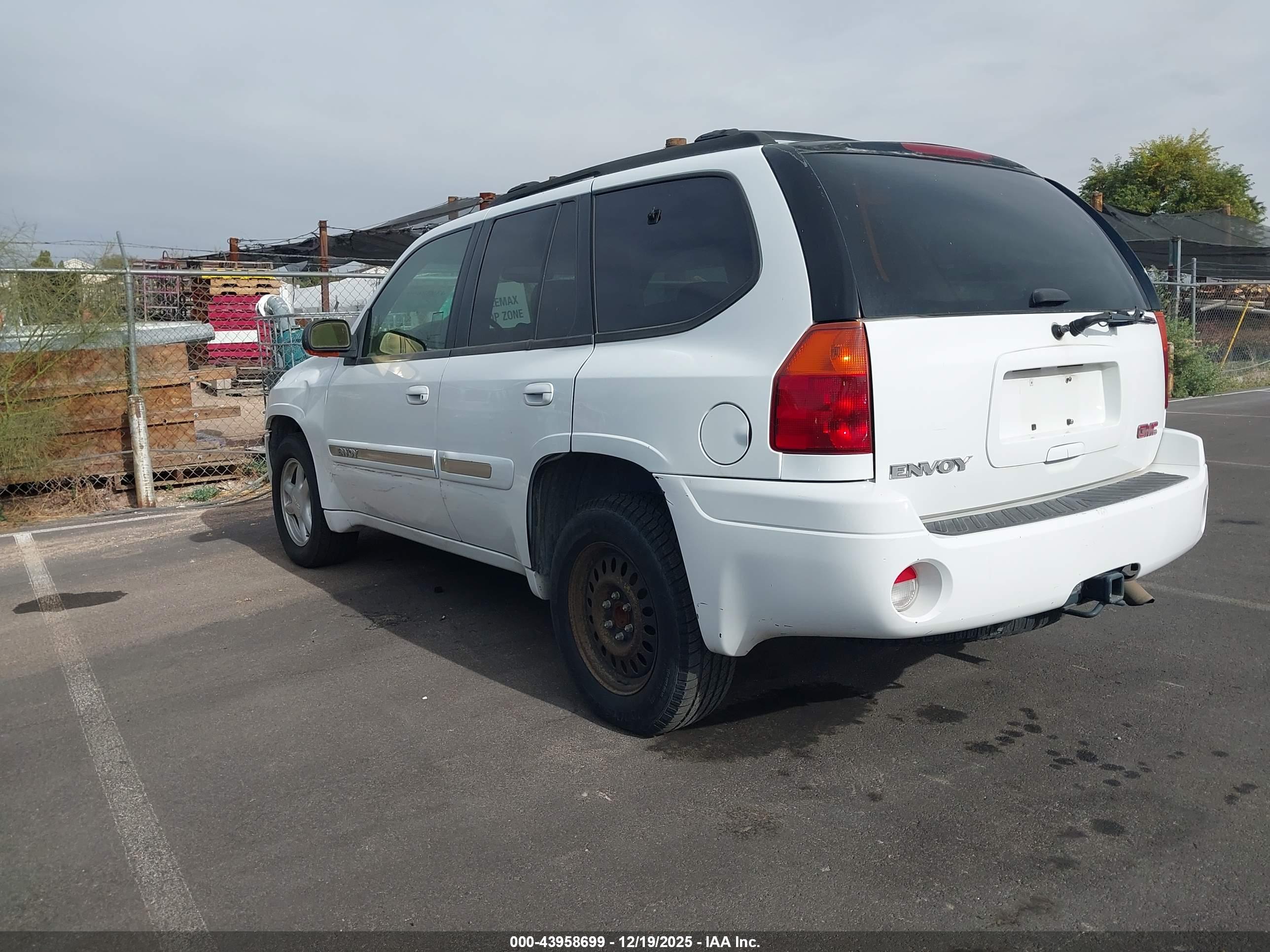 GMC ENVOY image 3