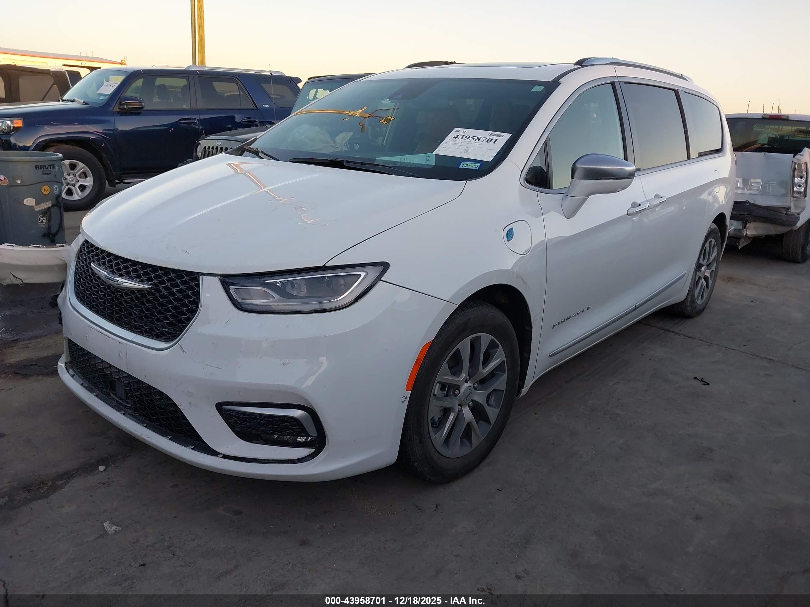 CHRYSLER PACIFICA image 2