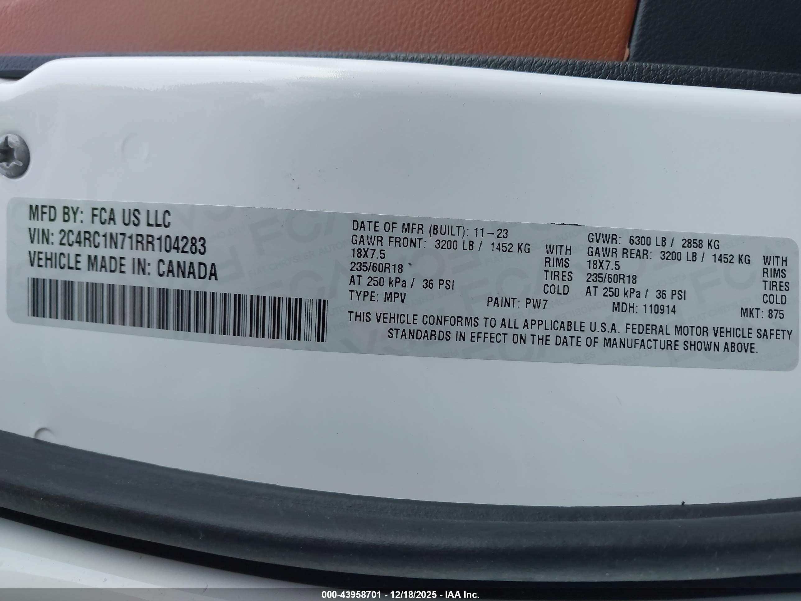 CHRYSLER PACIFICA image 9