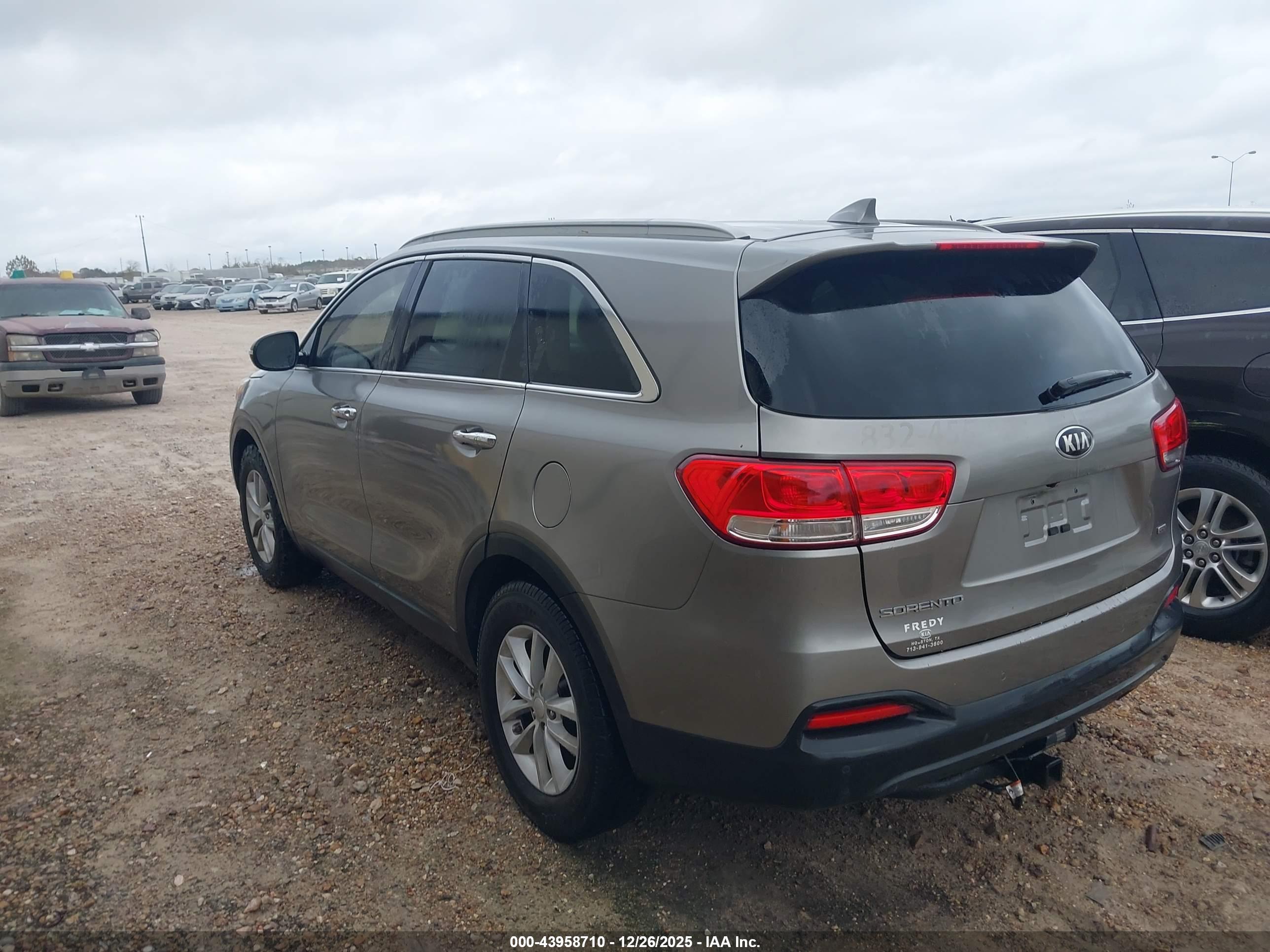 KIA SORENTO image 3