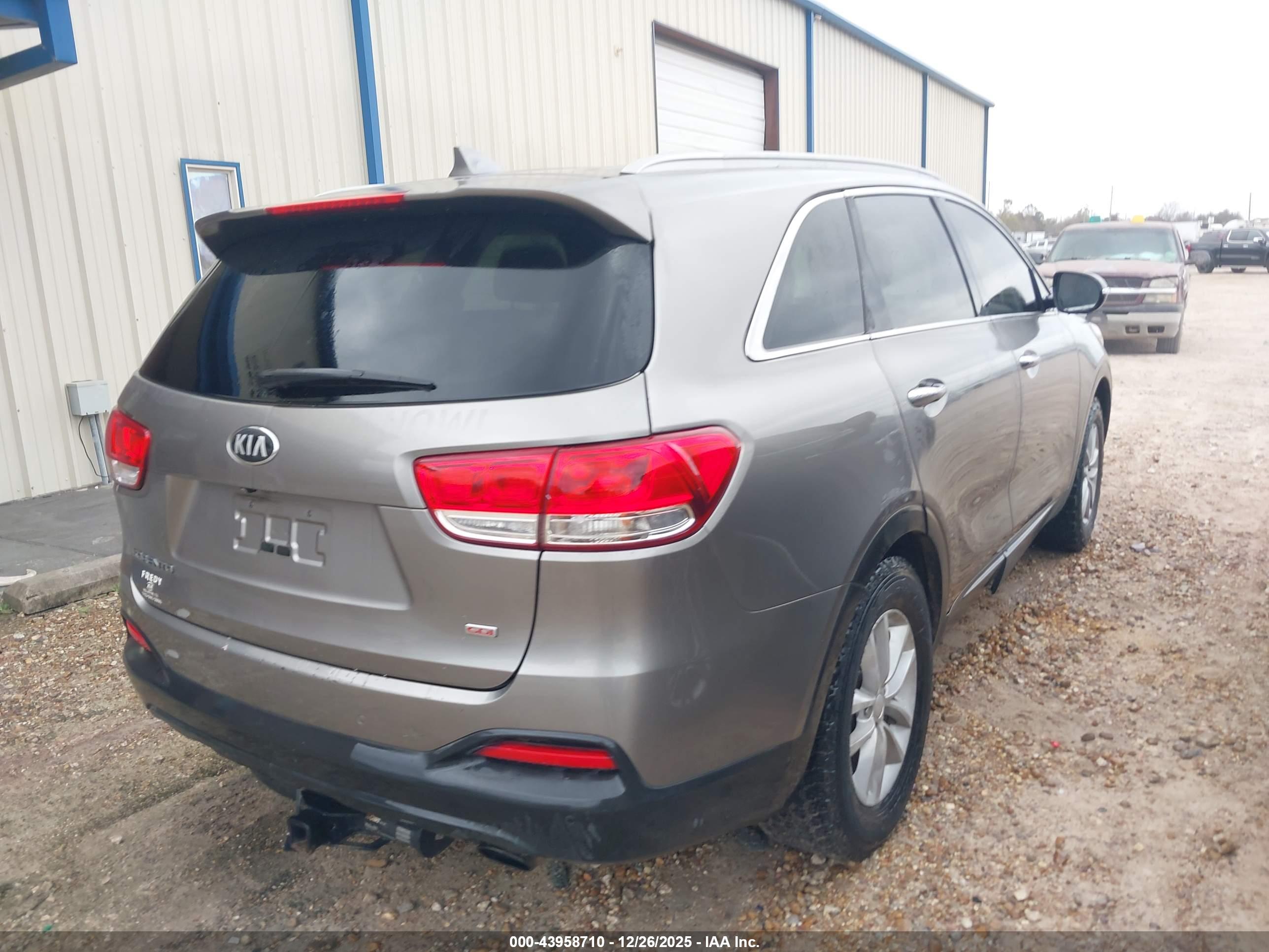 KIA SORENTO image 4