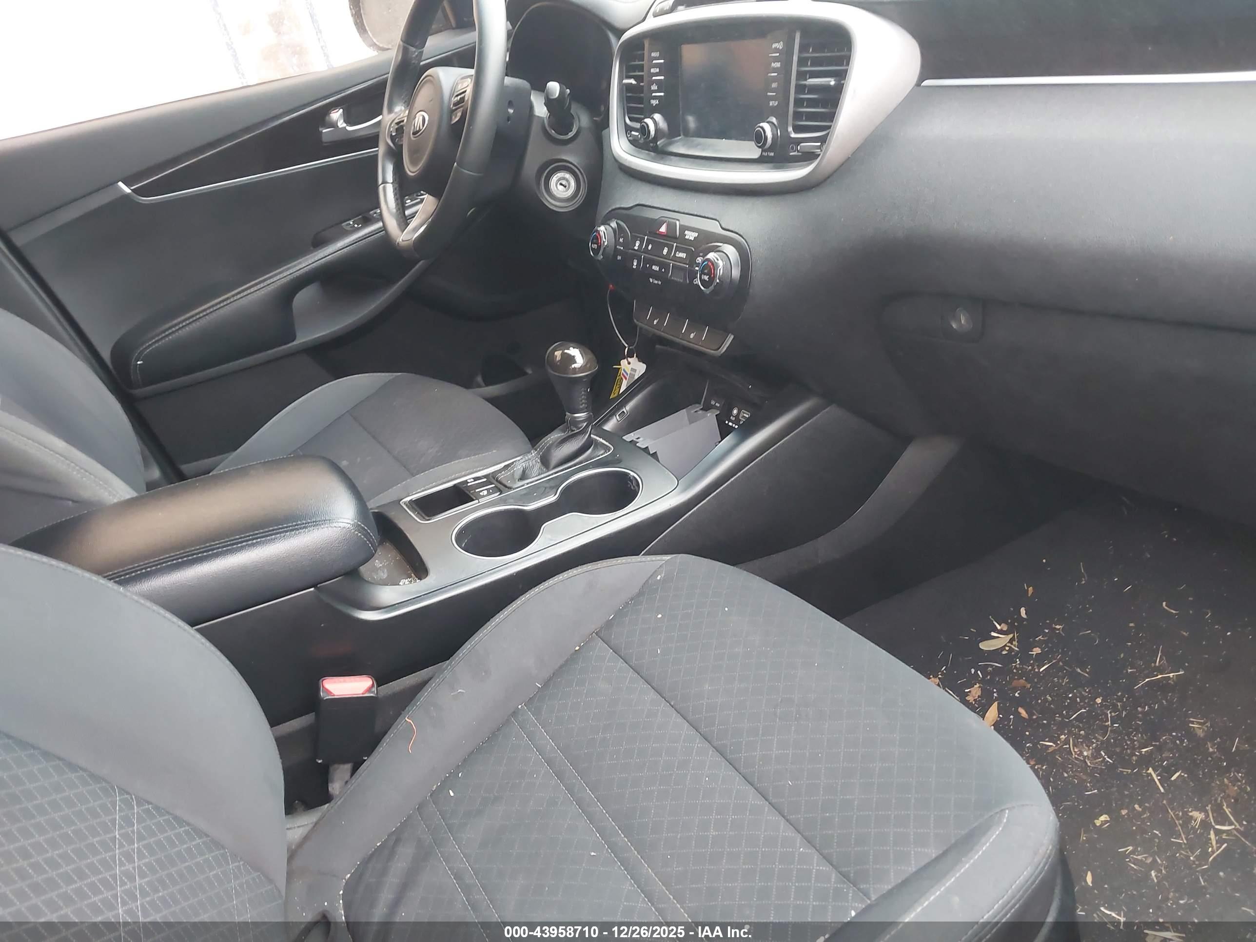 KIA SORENTO image 5