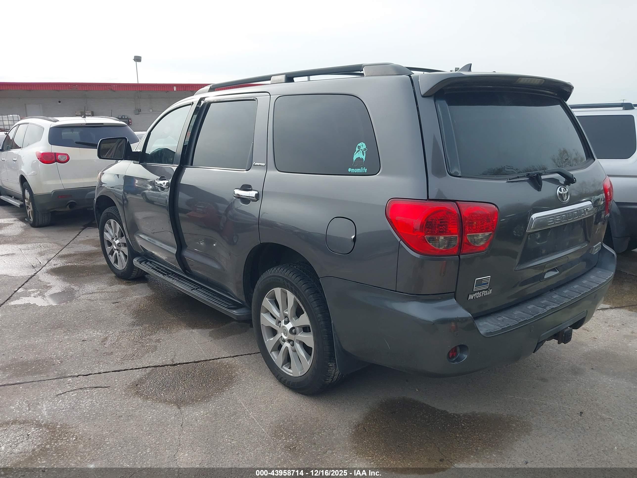 TOYOTA SEQUOIA image 3