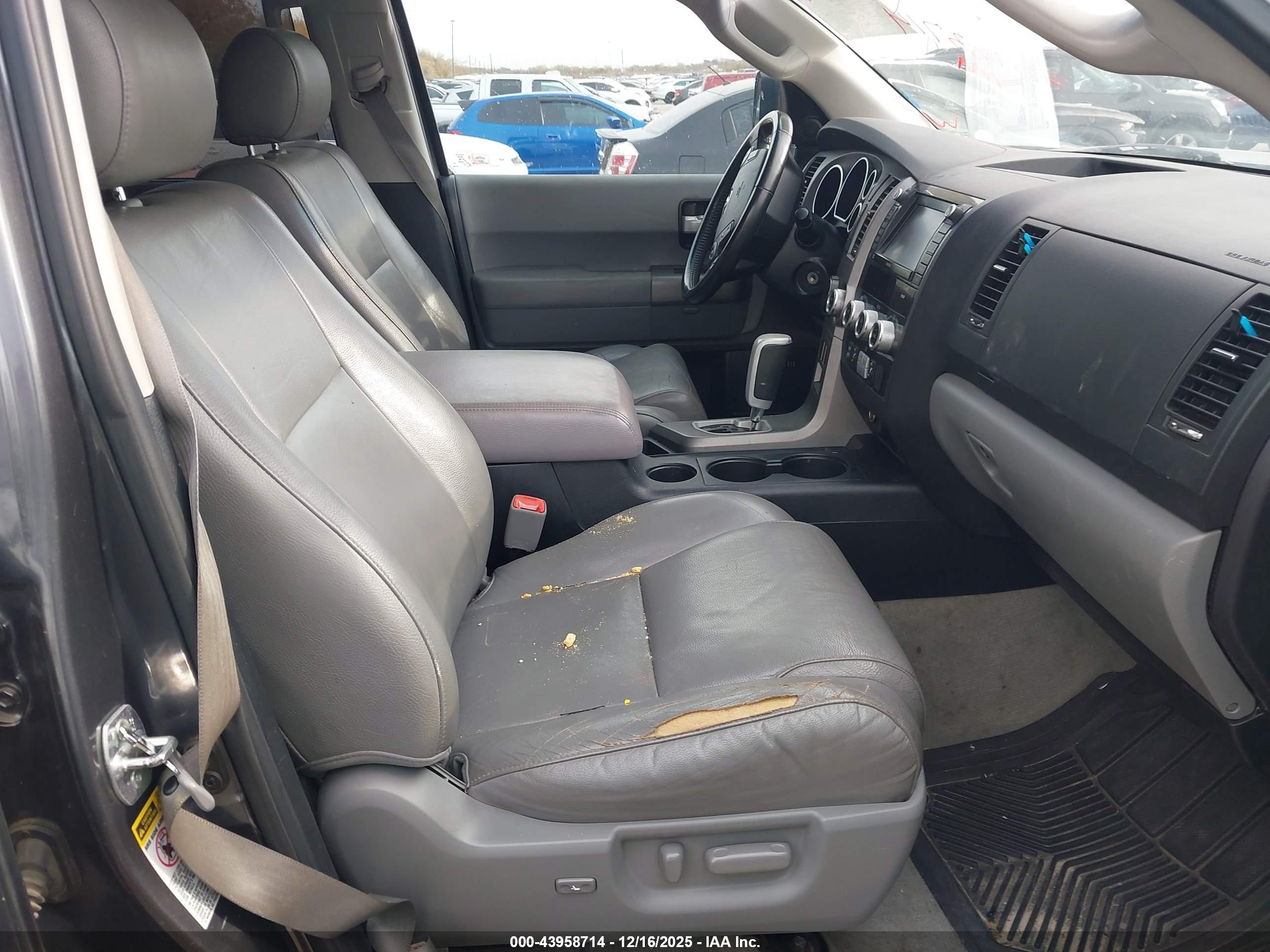 TOYOTA SEQUOIA image 5