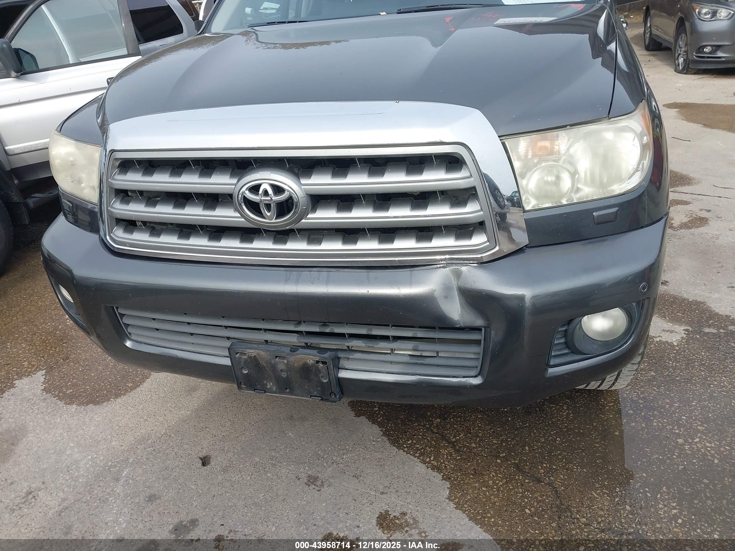 TOYOTA SEQUOIA image 6
