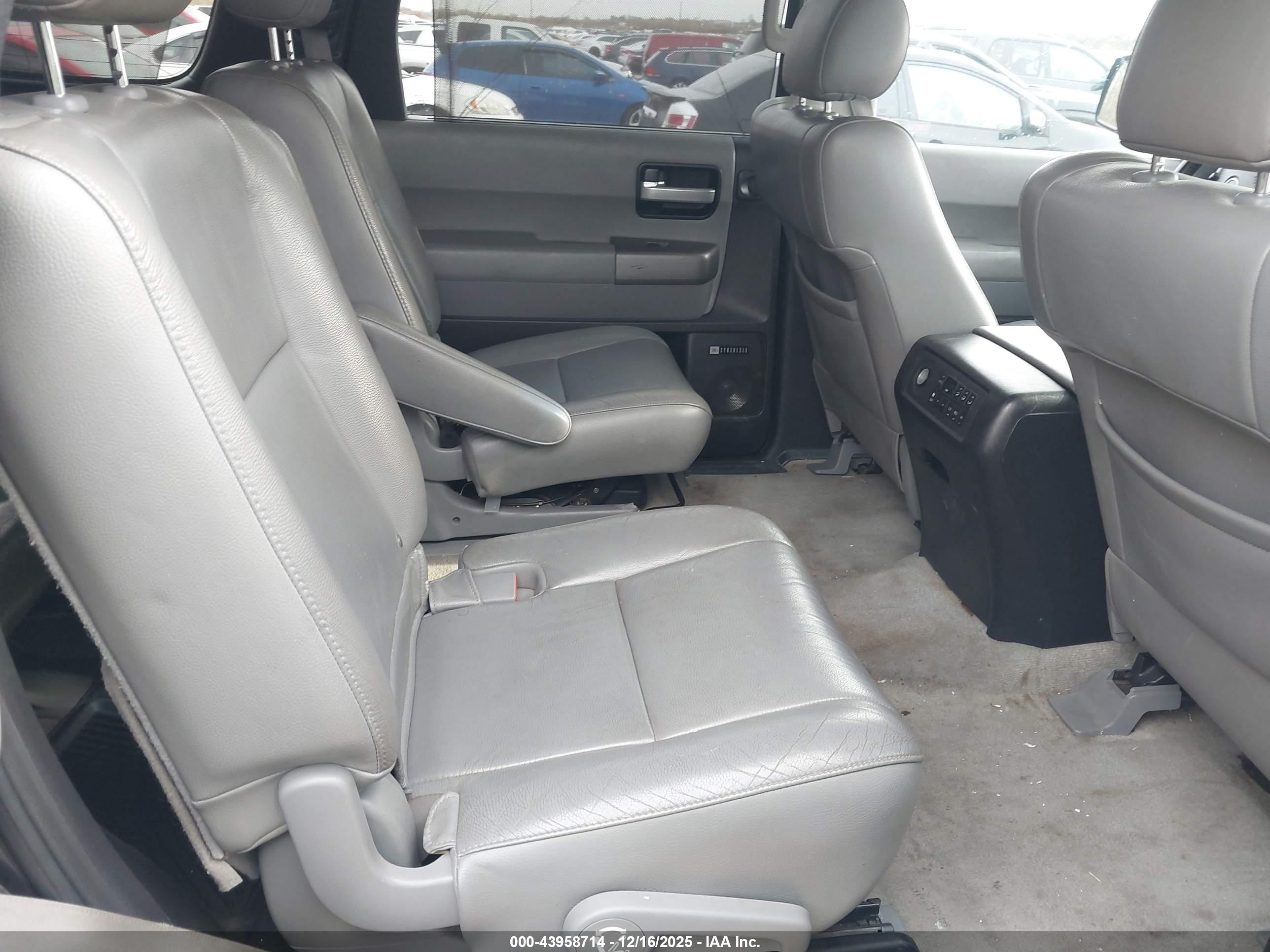 TOYOTA SEQUOIA image 8