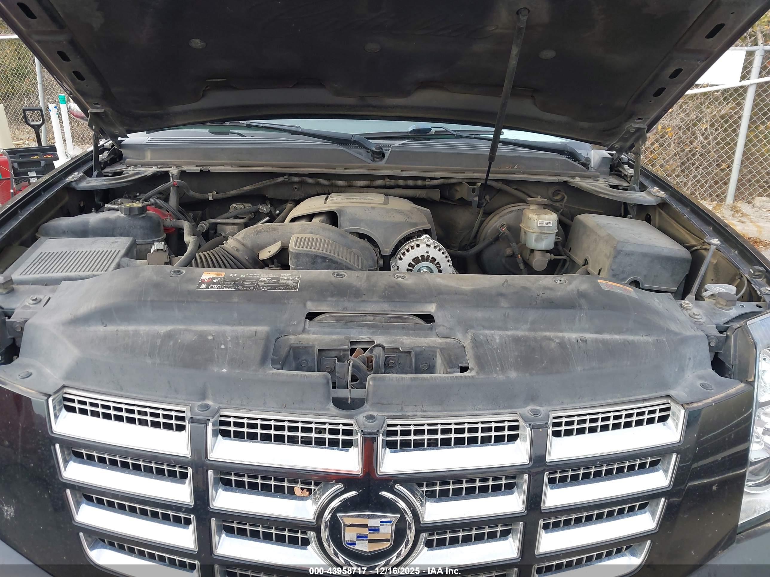 CADILLAC ESCALADE image 10