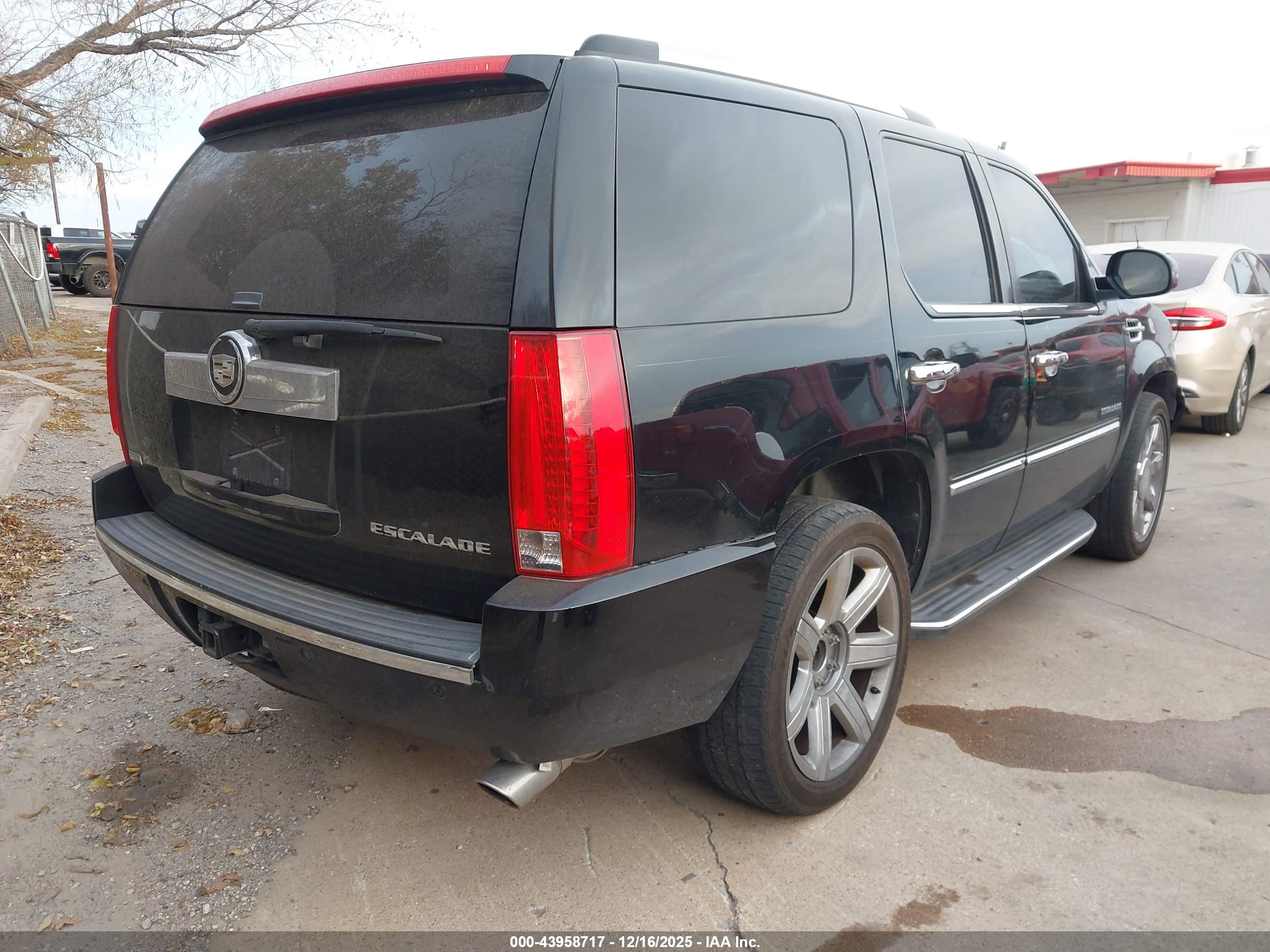 CADILLAC ESCALADE image 4
