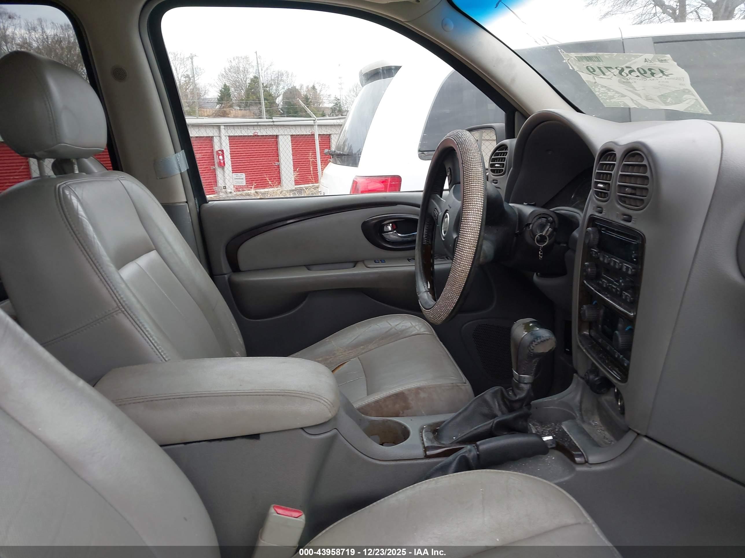 BUICK RAINIER image 5