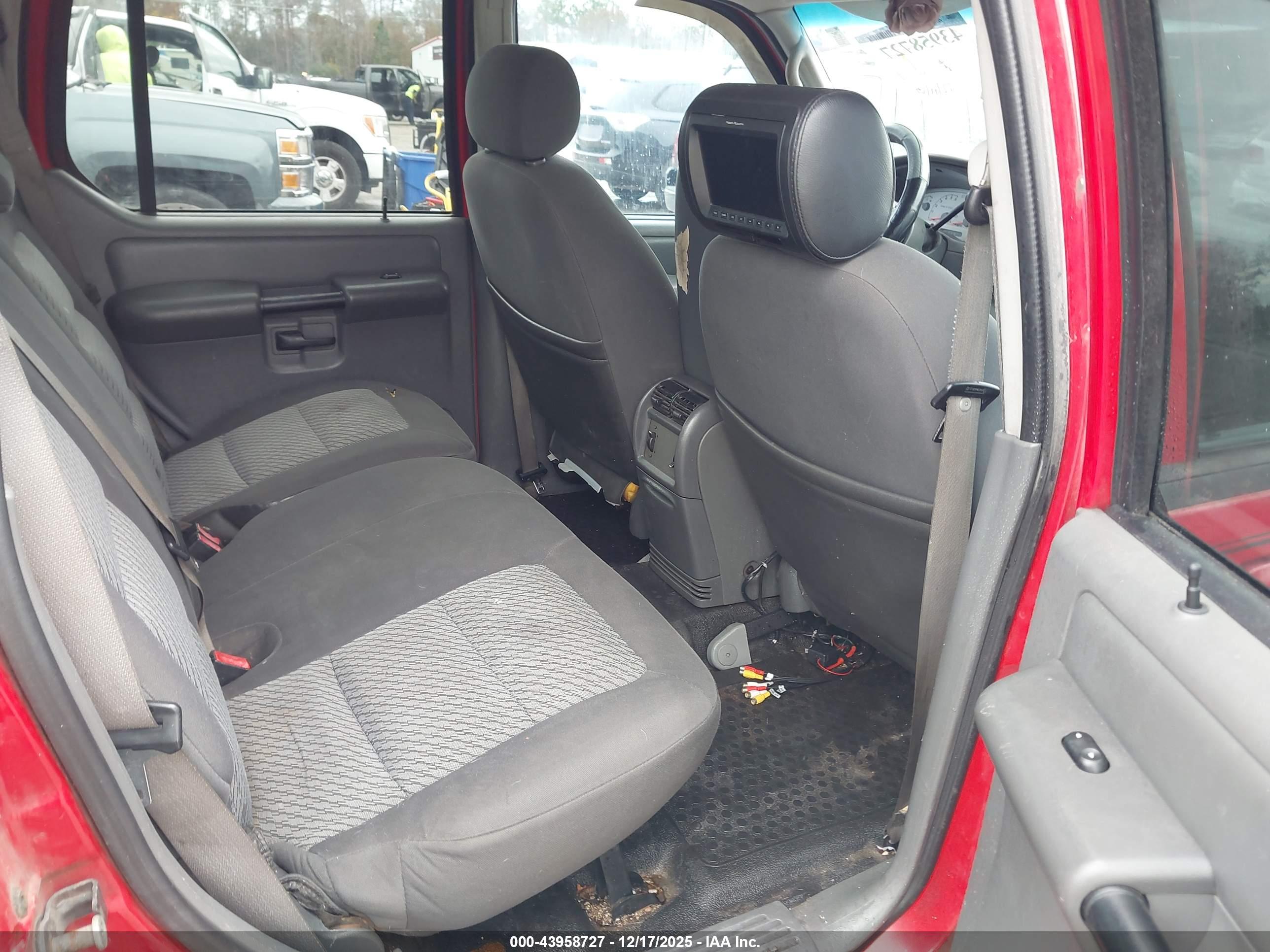 FORD EXPLORER image 8