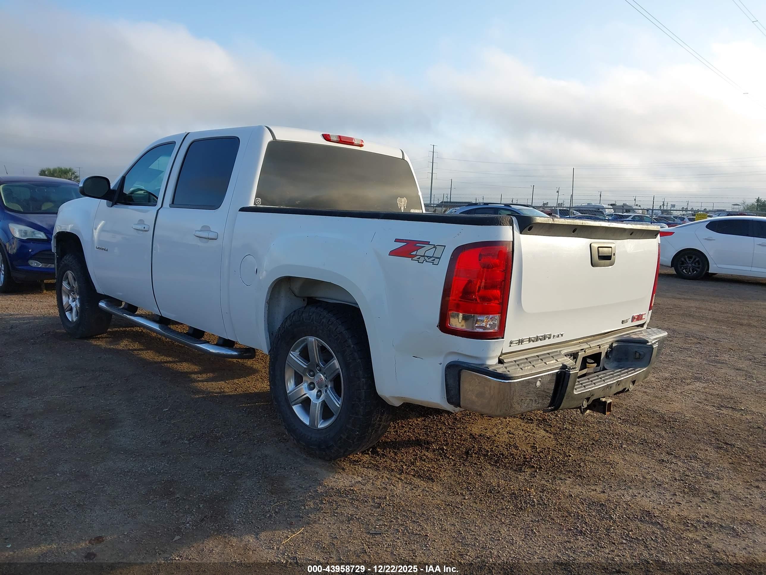 GMC SIERRA image 3