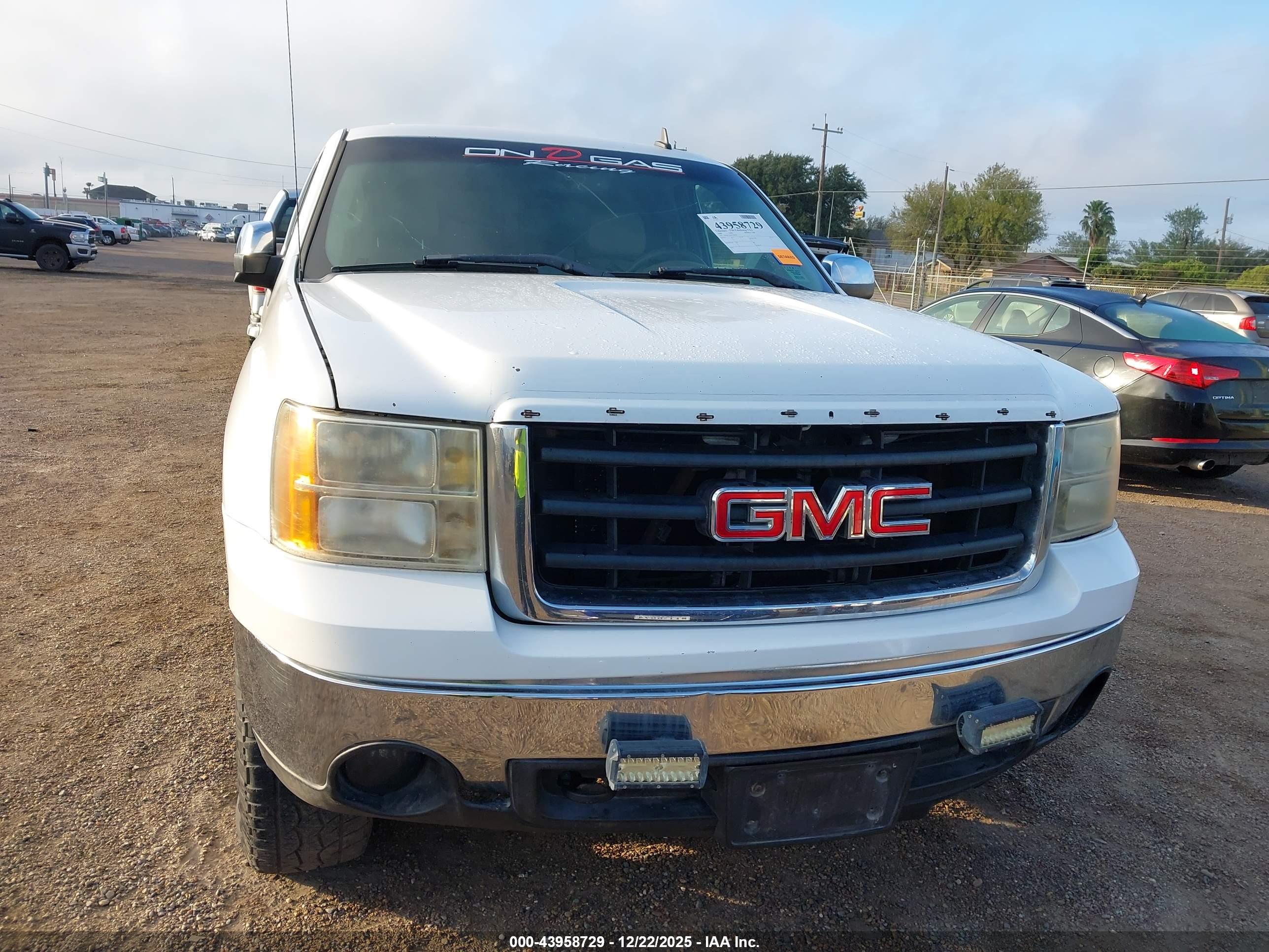 GMC SIERRA image 6