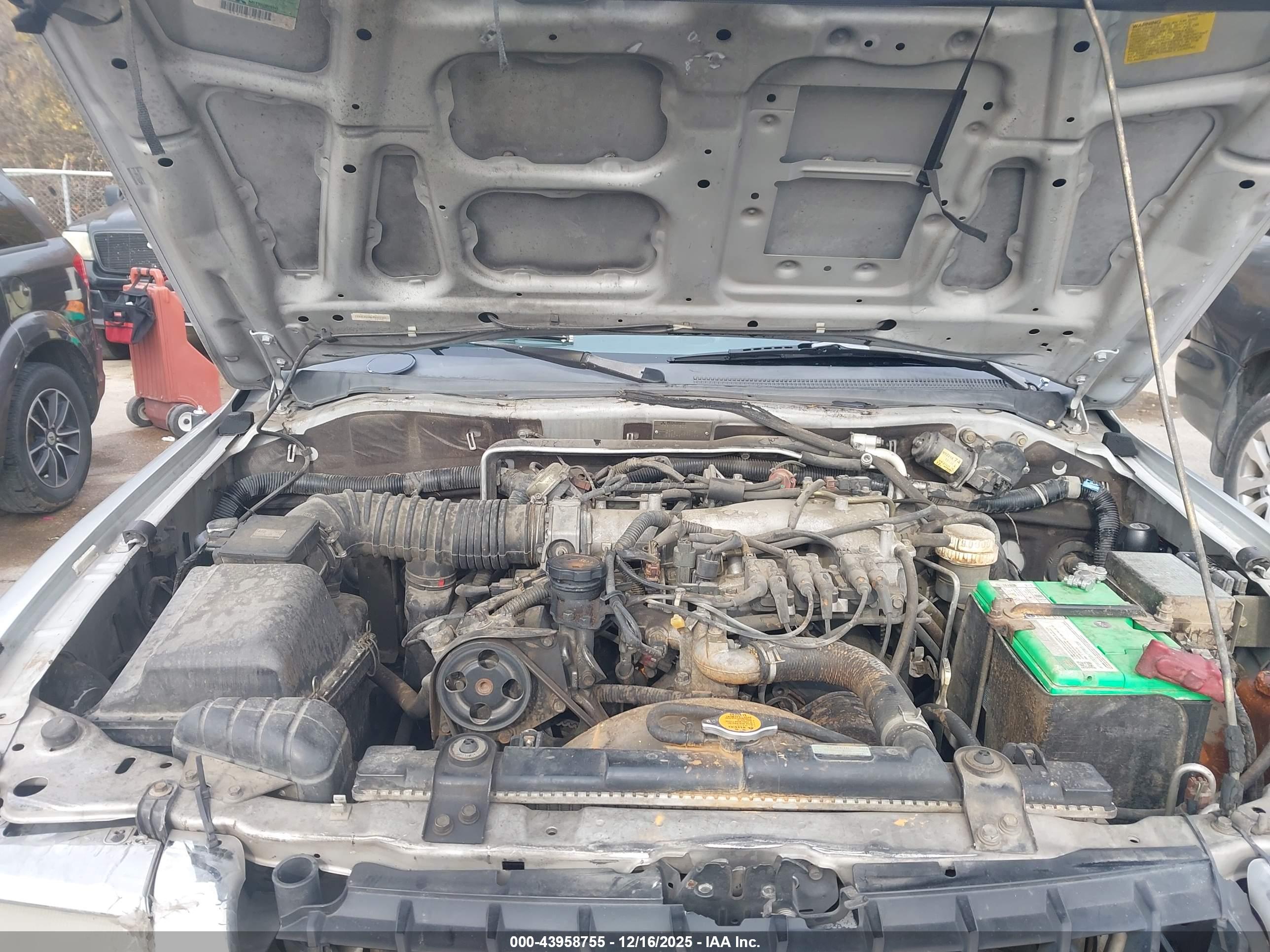 MITSUBISHI MONTERO image 10