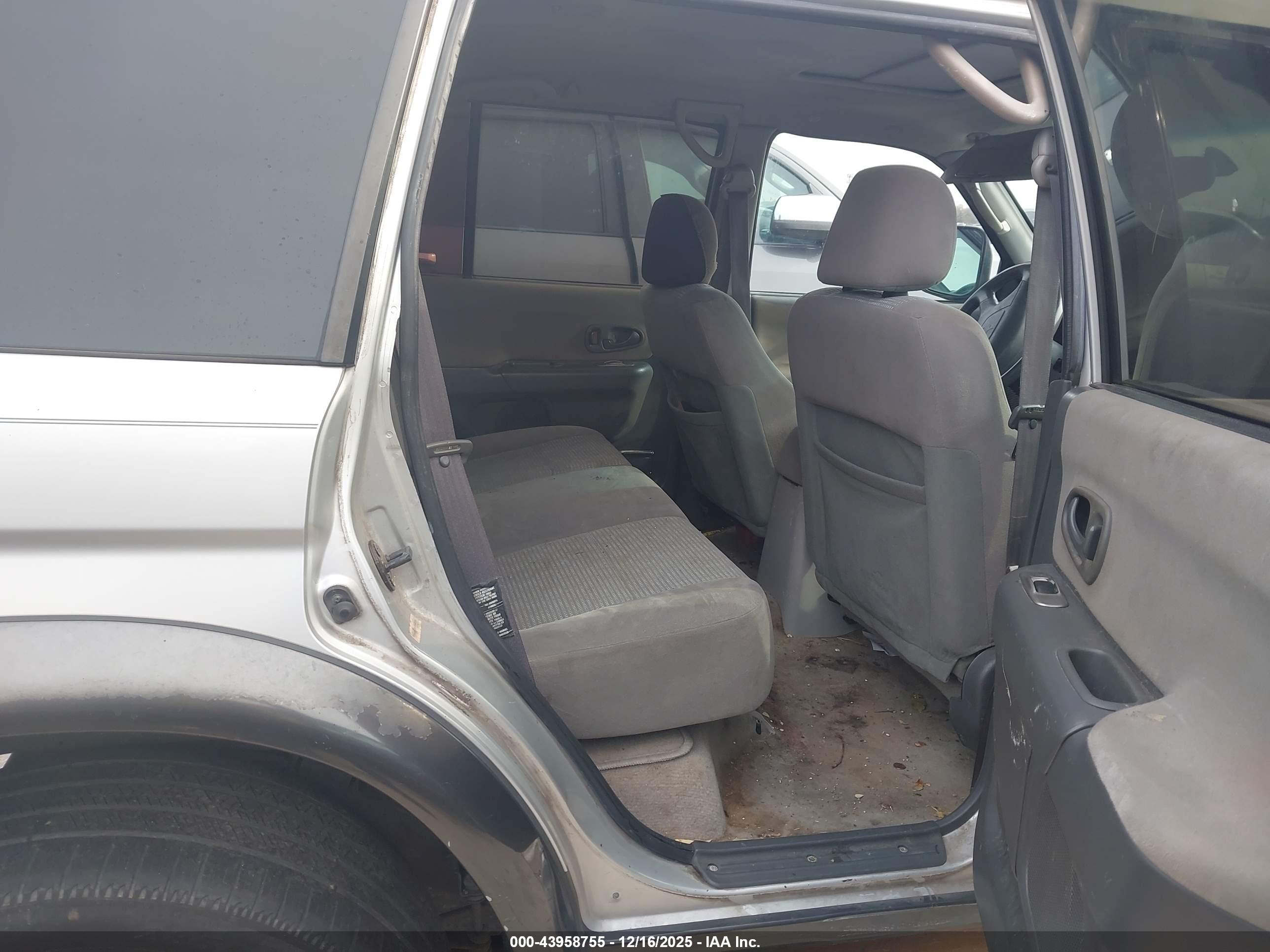 MITSUBISHI MONTERO image 8