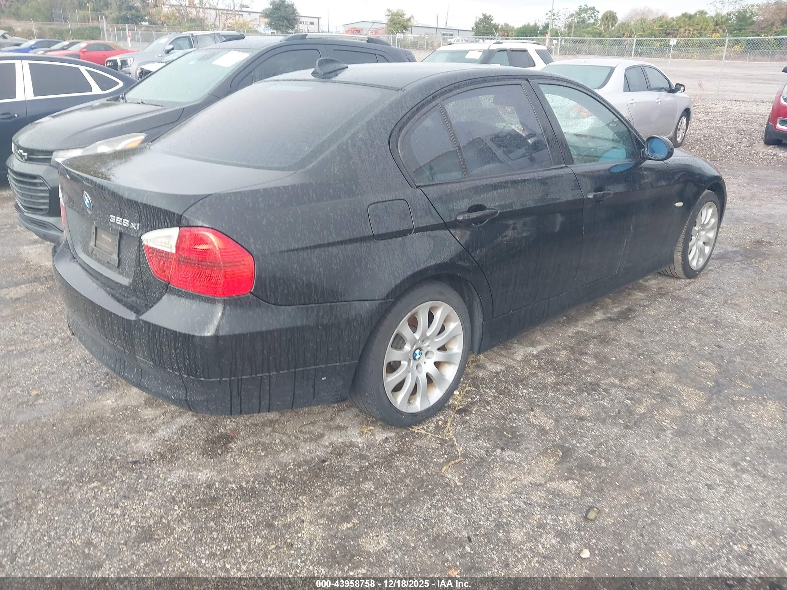 BMW 328XI image 4