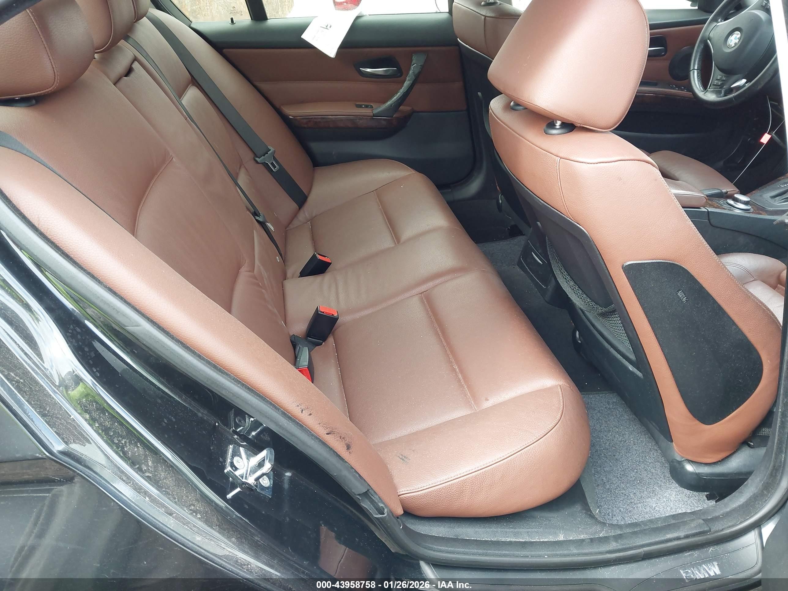 BMW 328XI image 8