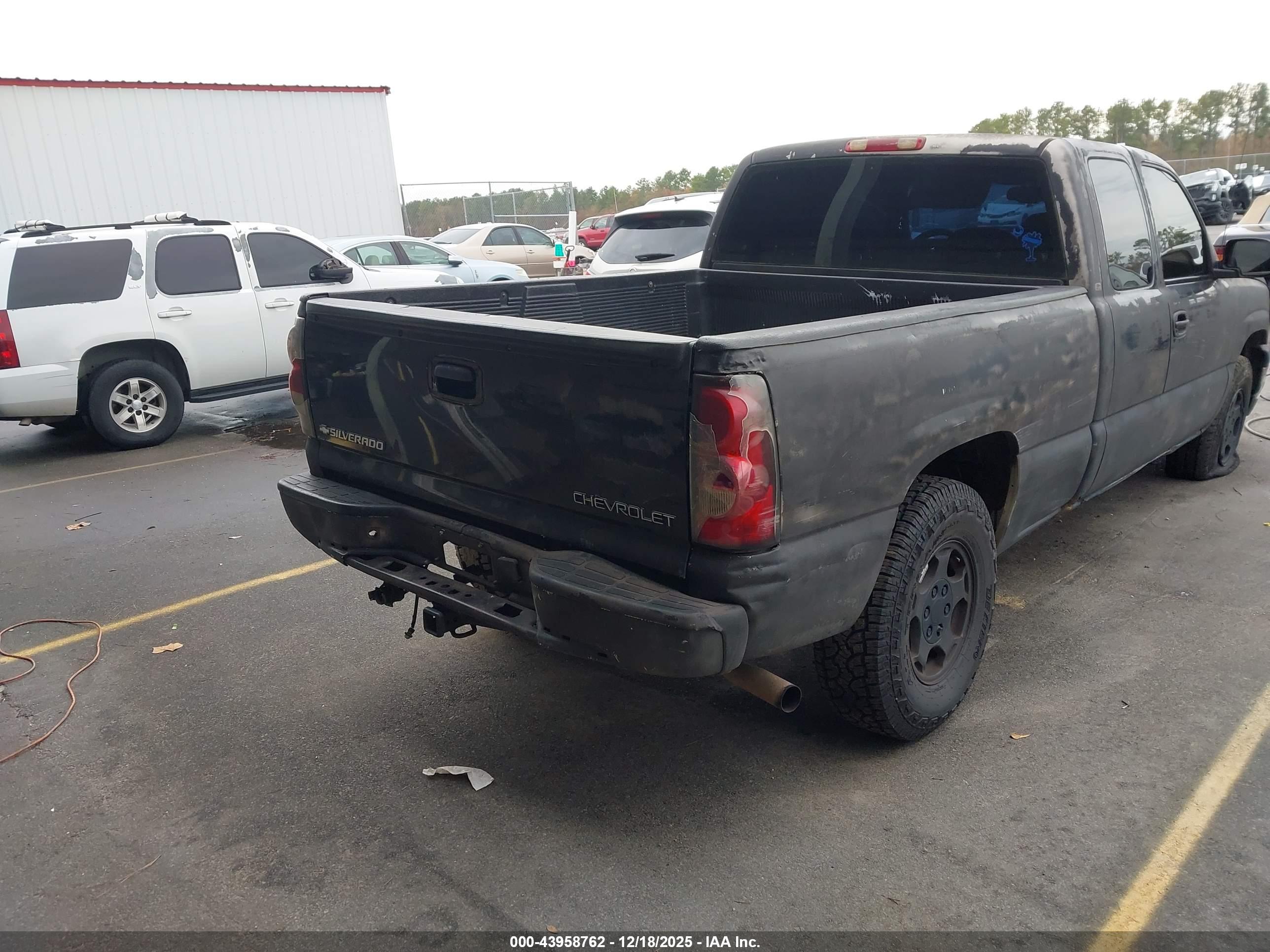 CHEVROLET SILVERADO image 4