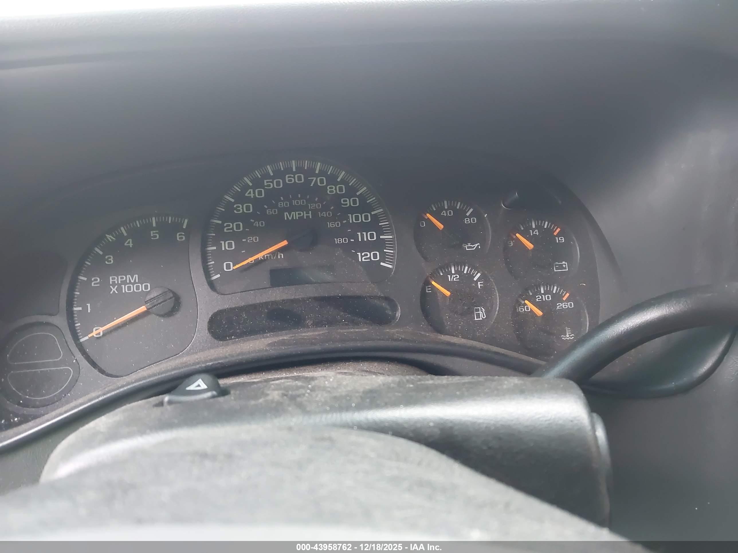 CHEVROLET SILVERADO image 7
