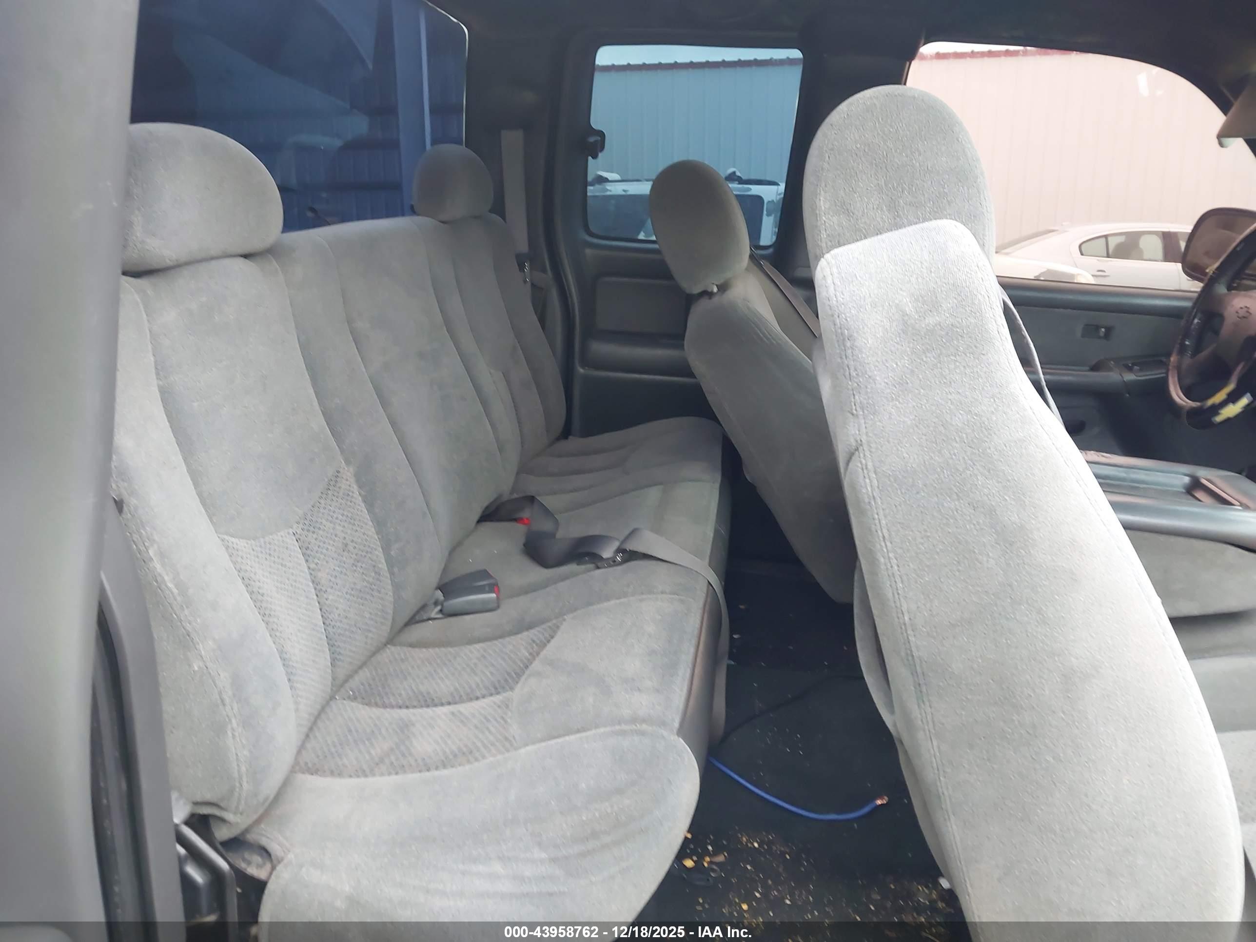 CHEVROLET SILVERADO image 8