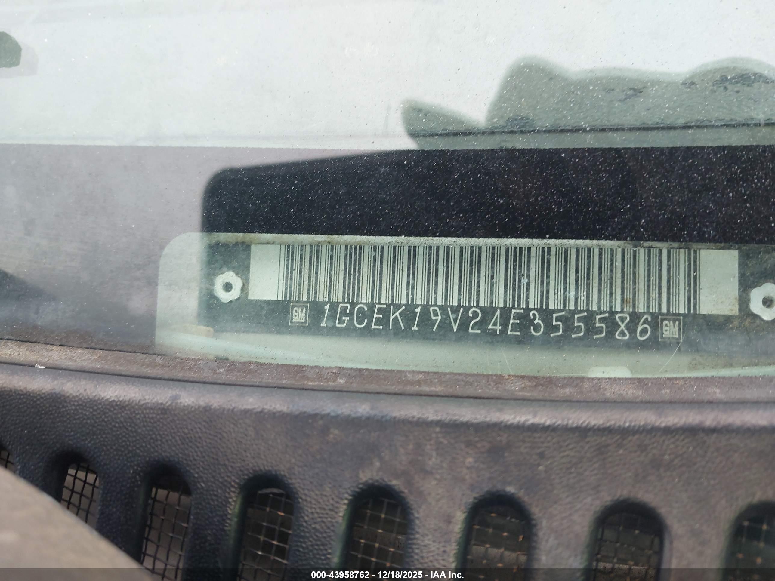 CHEVROLET SILVERADO image 9