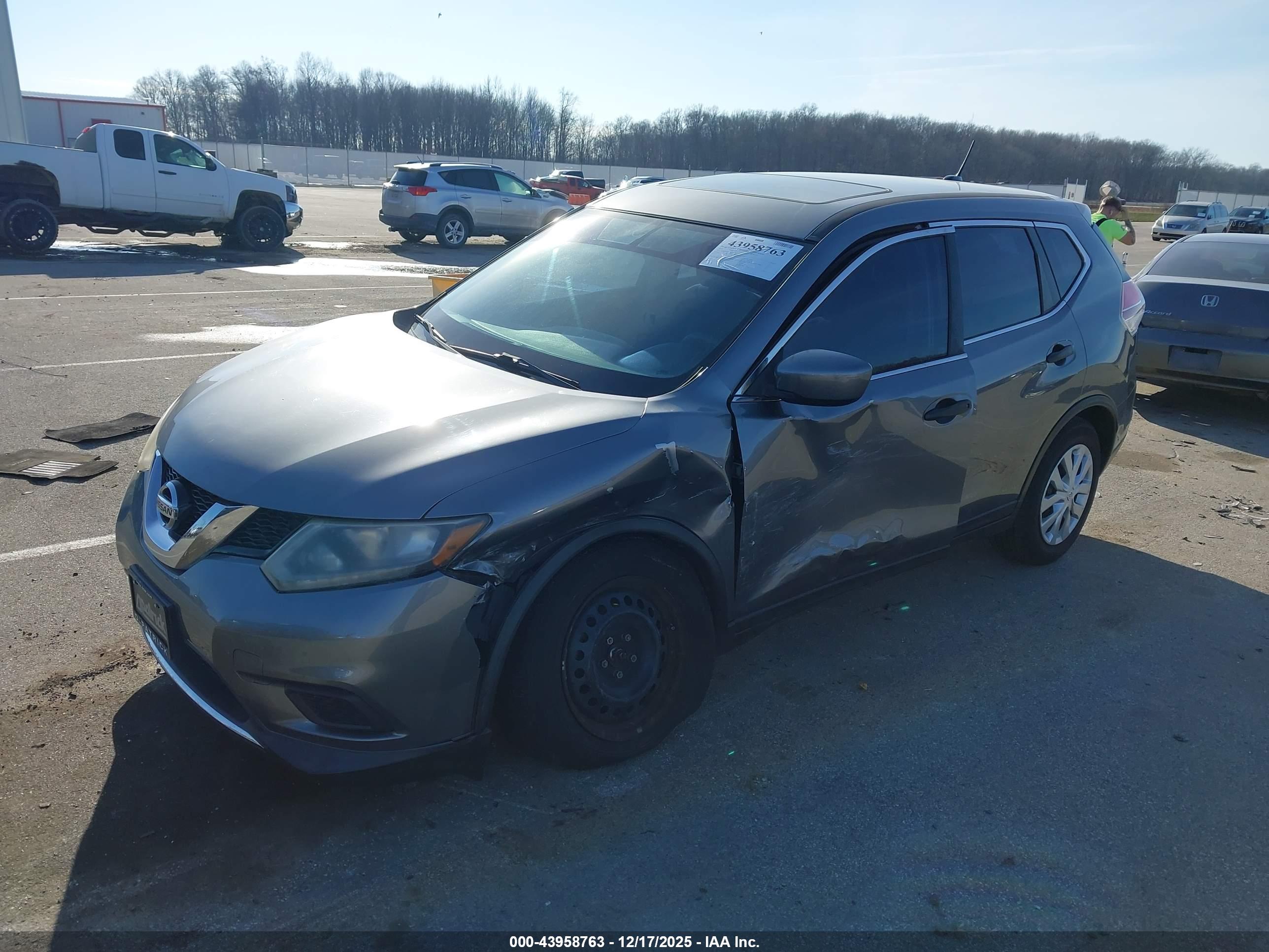 NISSAN ROGUE image 2