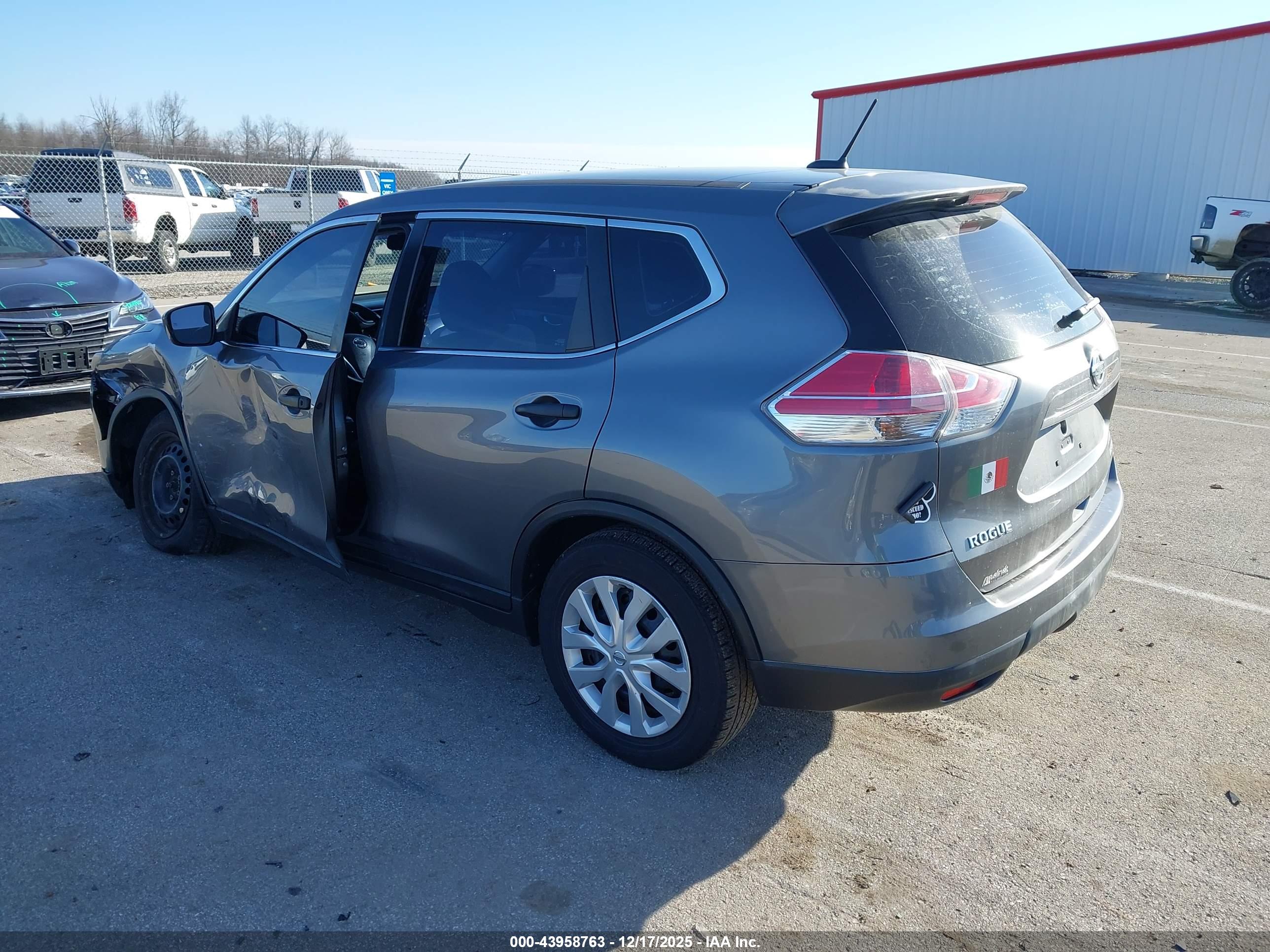 NISSAN ROGUE image 3