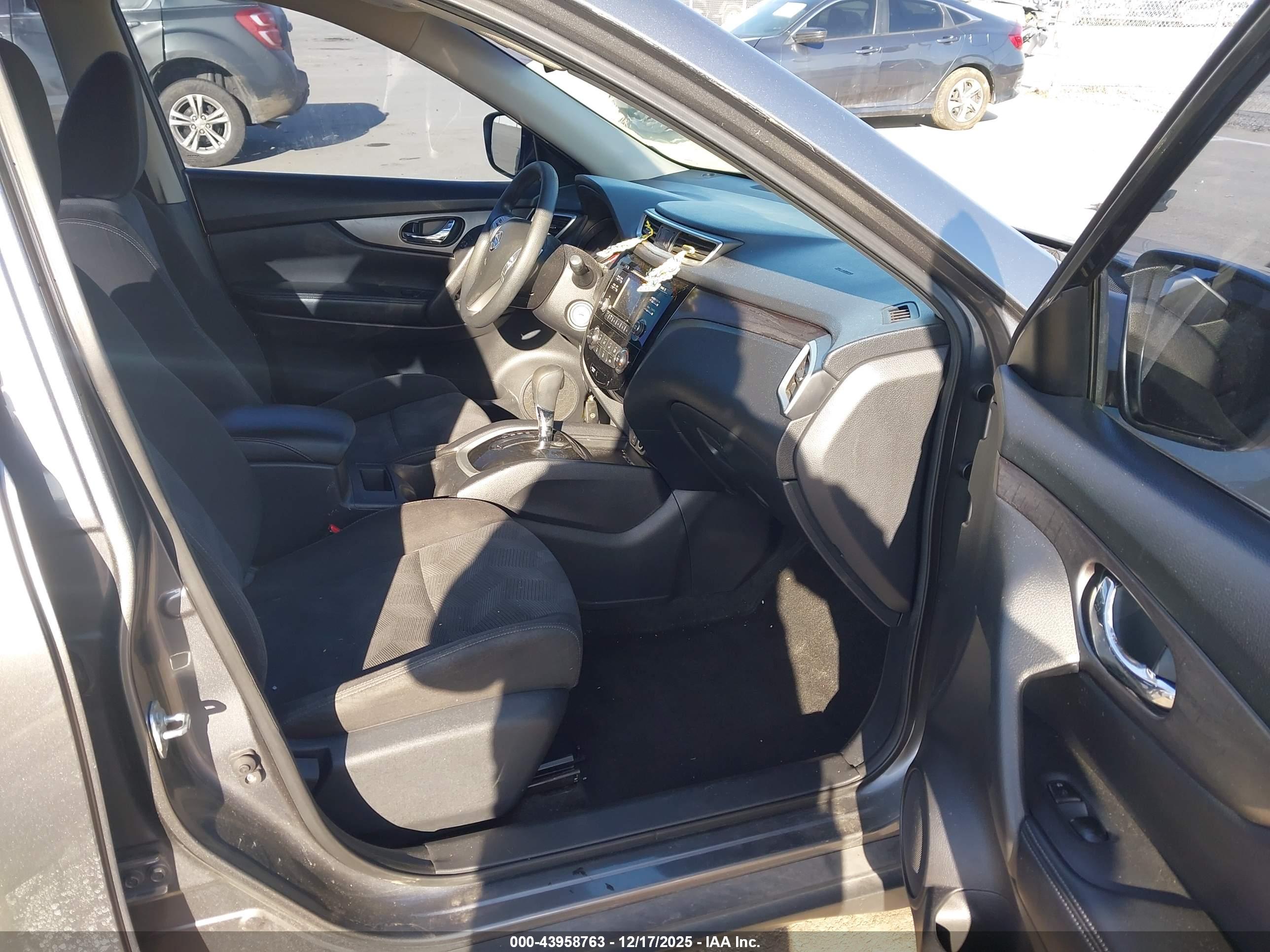 NISSAN ROGUE image 5