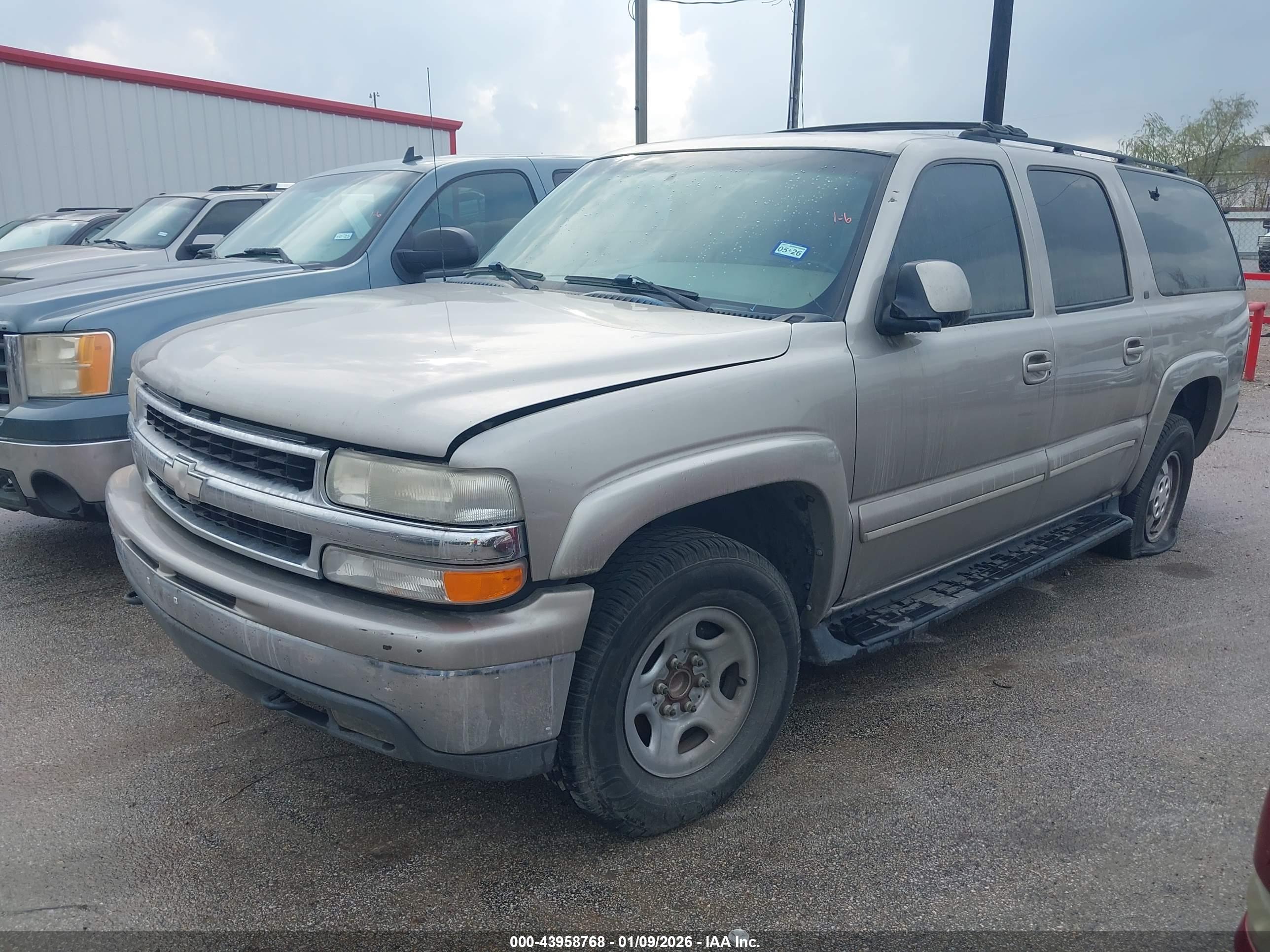 CHEVROLET SUBURBAN image 2