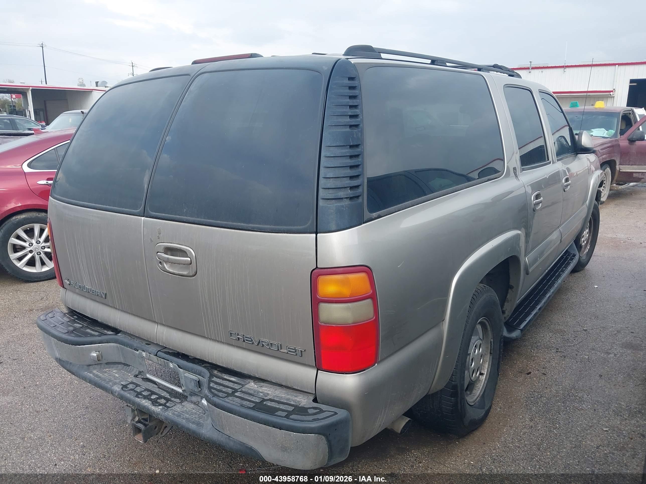CHEVROLET SUBURBAN image 4