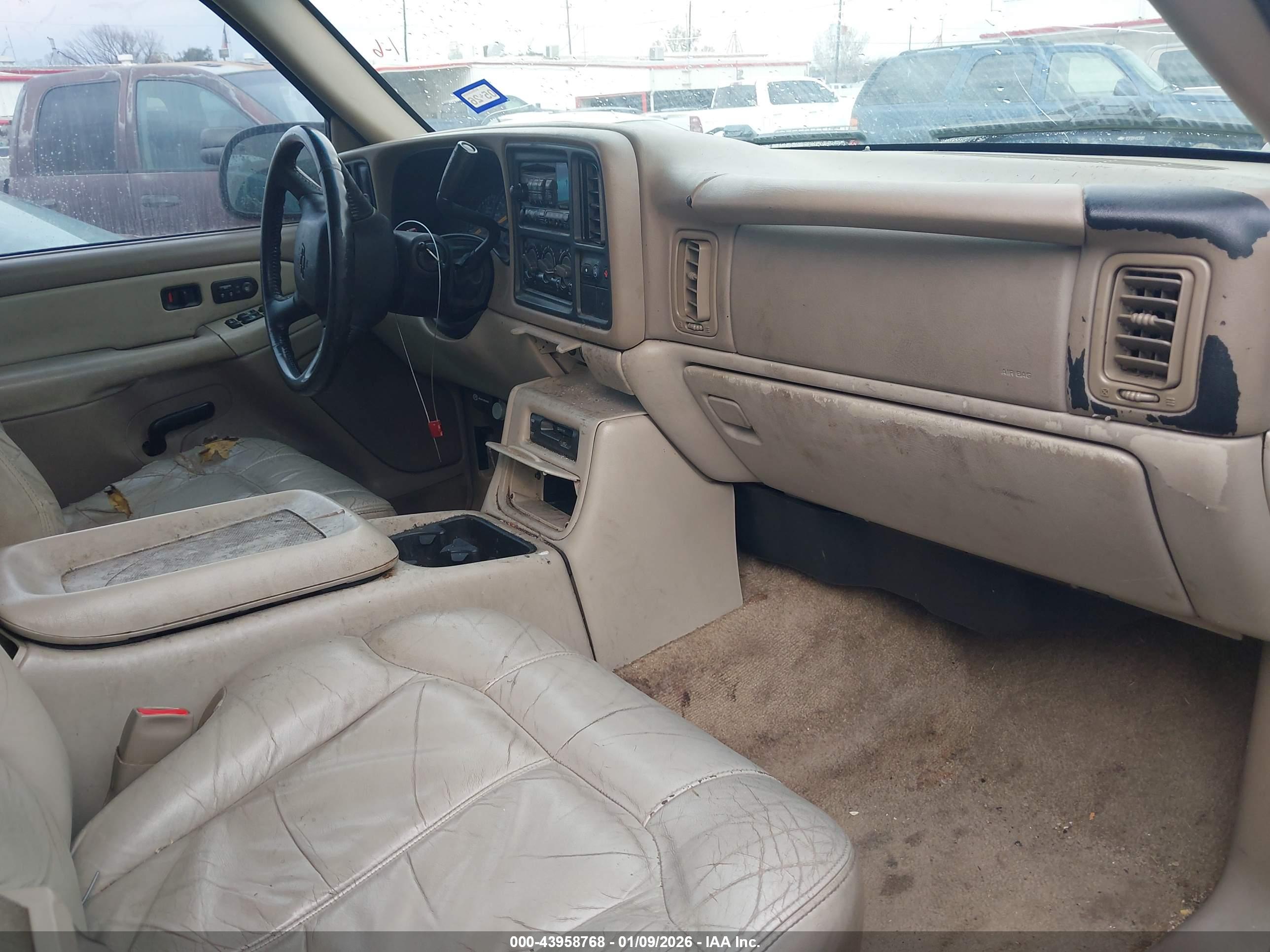 CHEVROLET SUBURBAN image 5