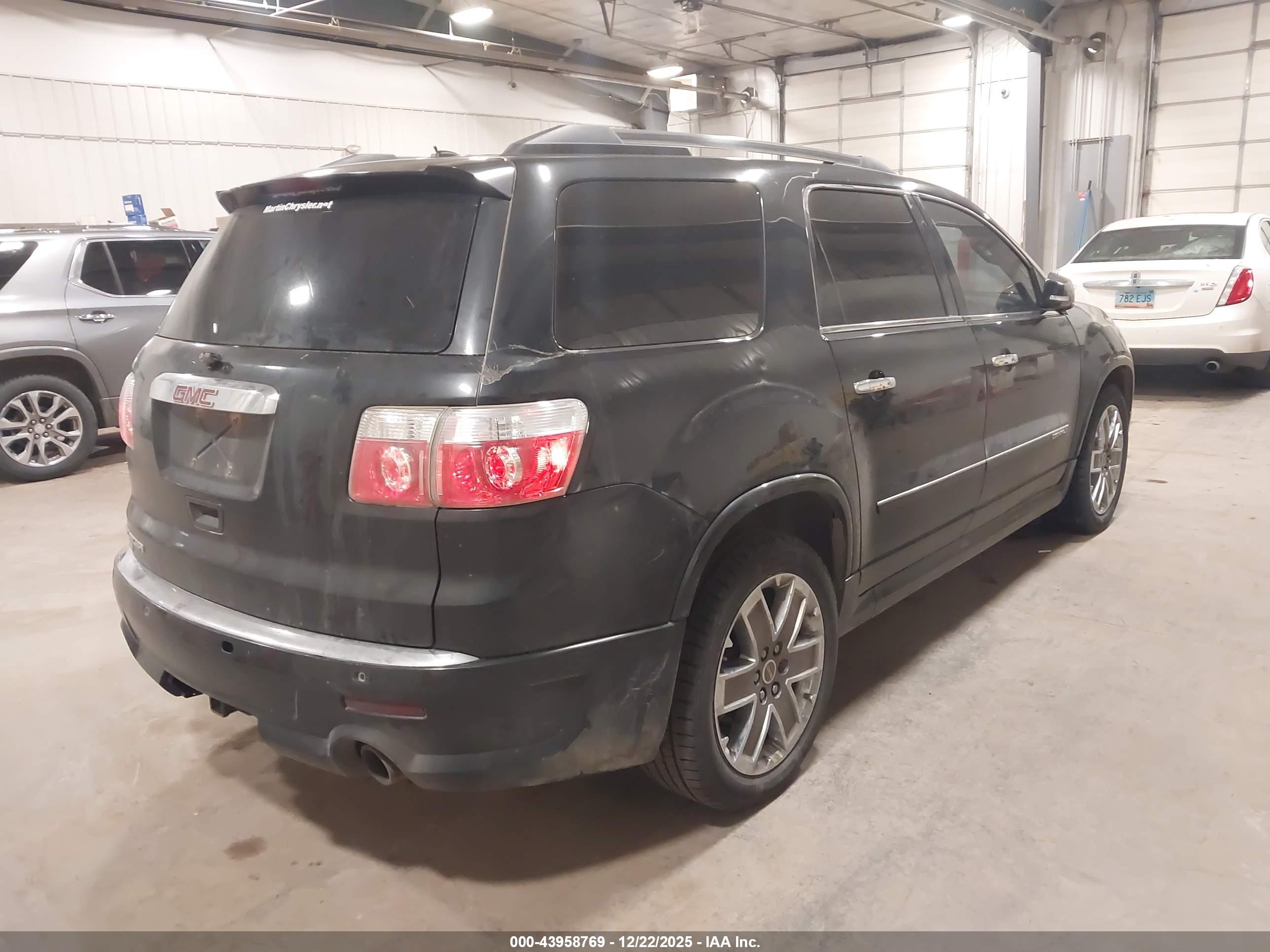 GMC ACADIA image 4