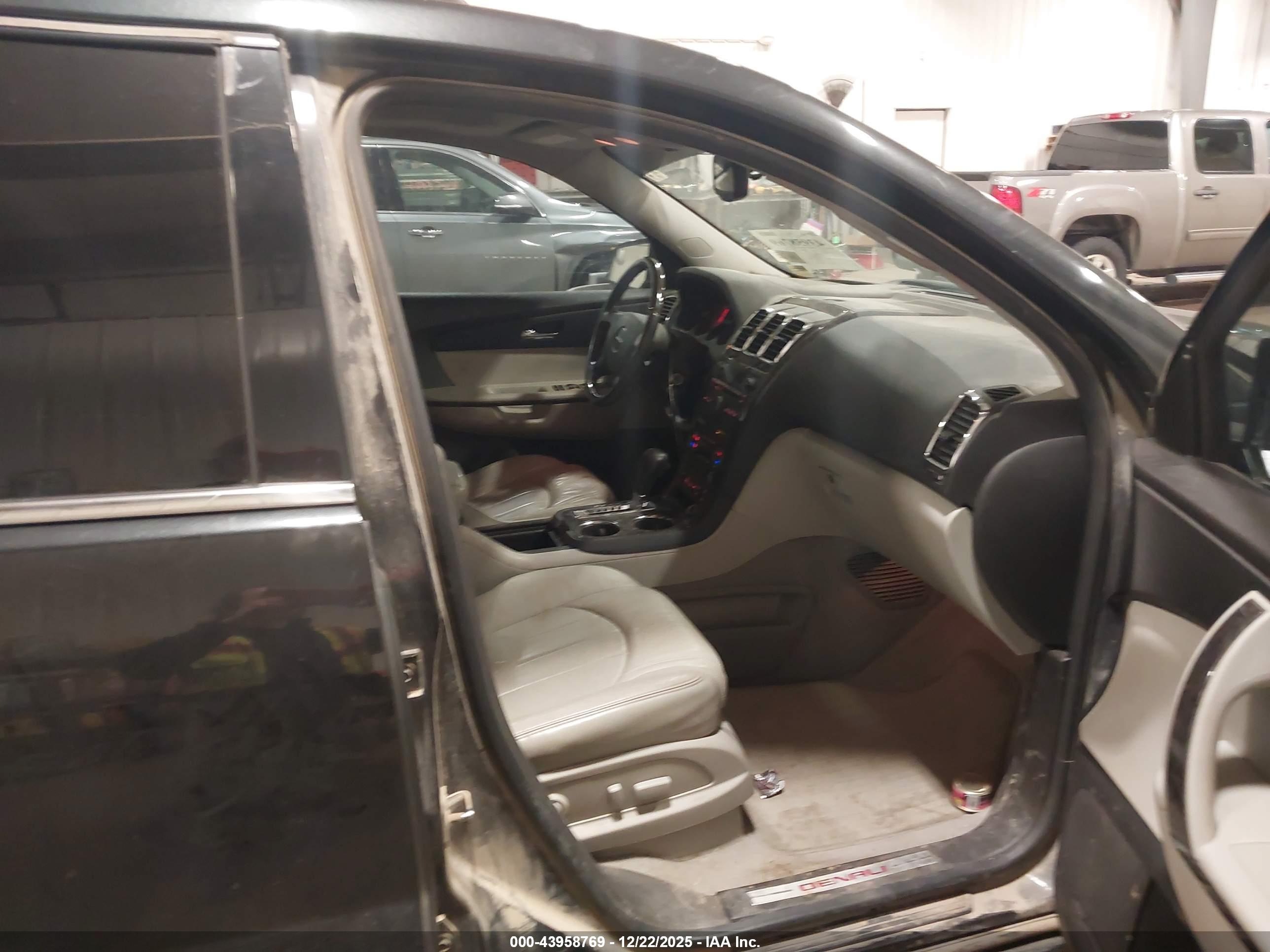 GMC ACADIA image 5