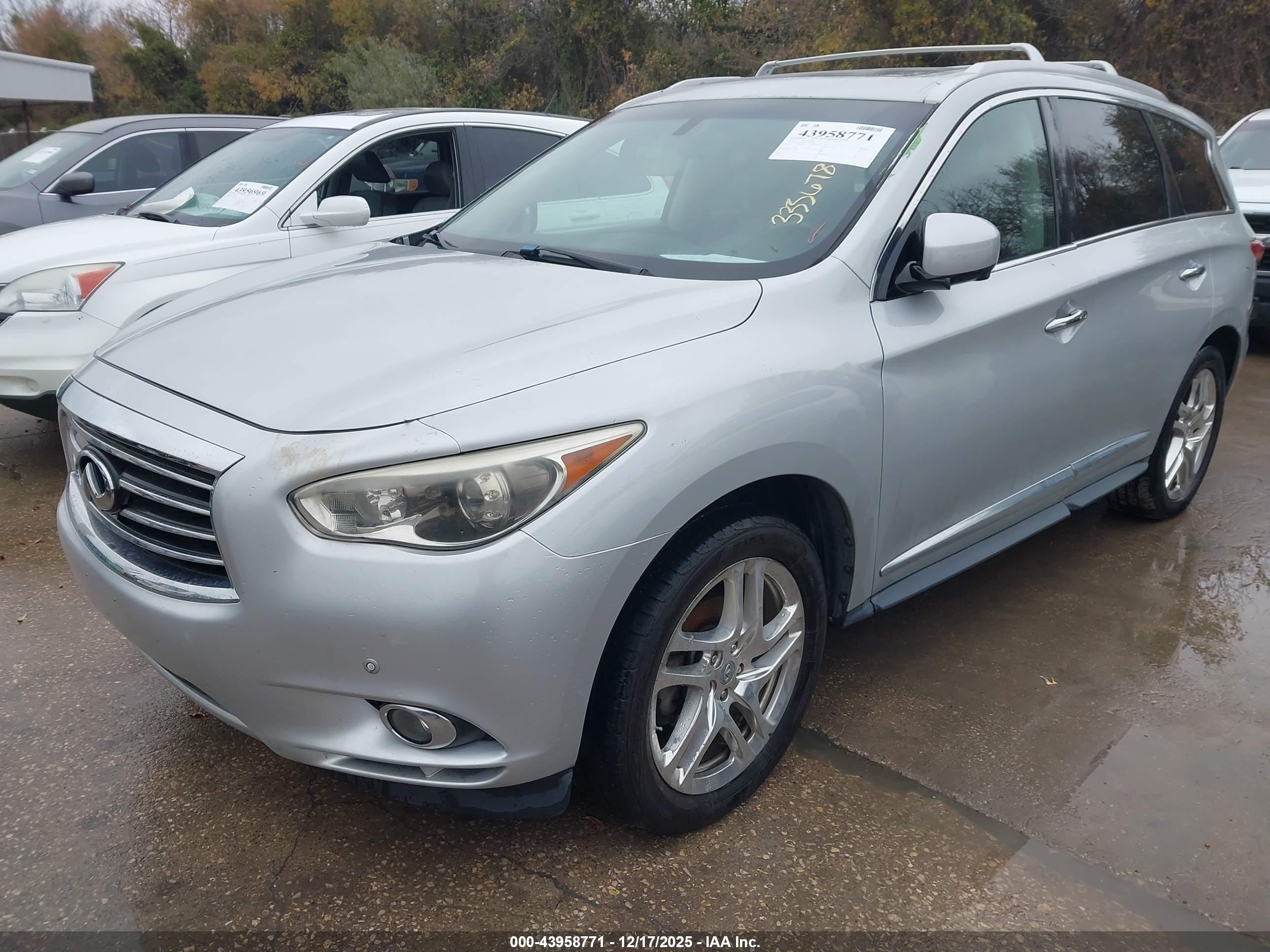 INFINITI JX35 image 2