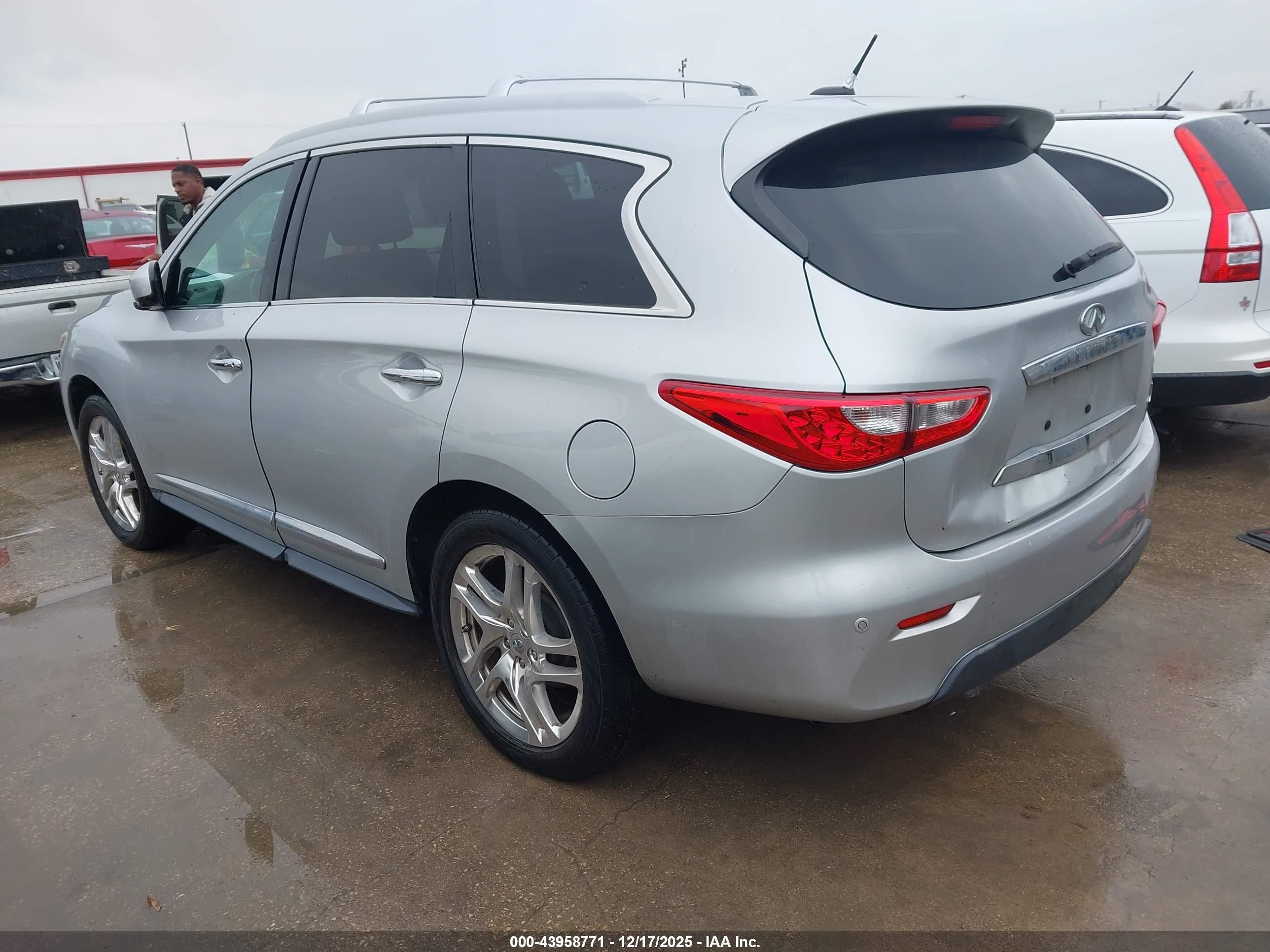 INFINITI JX35 image 3