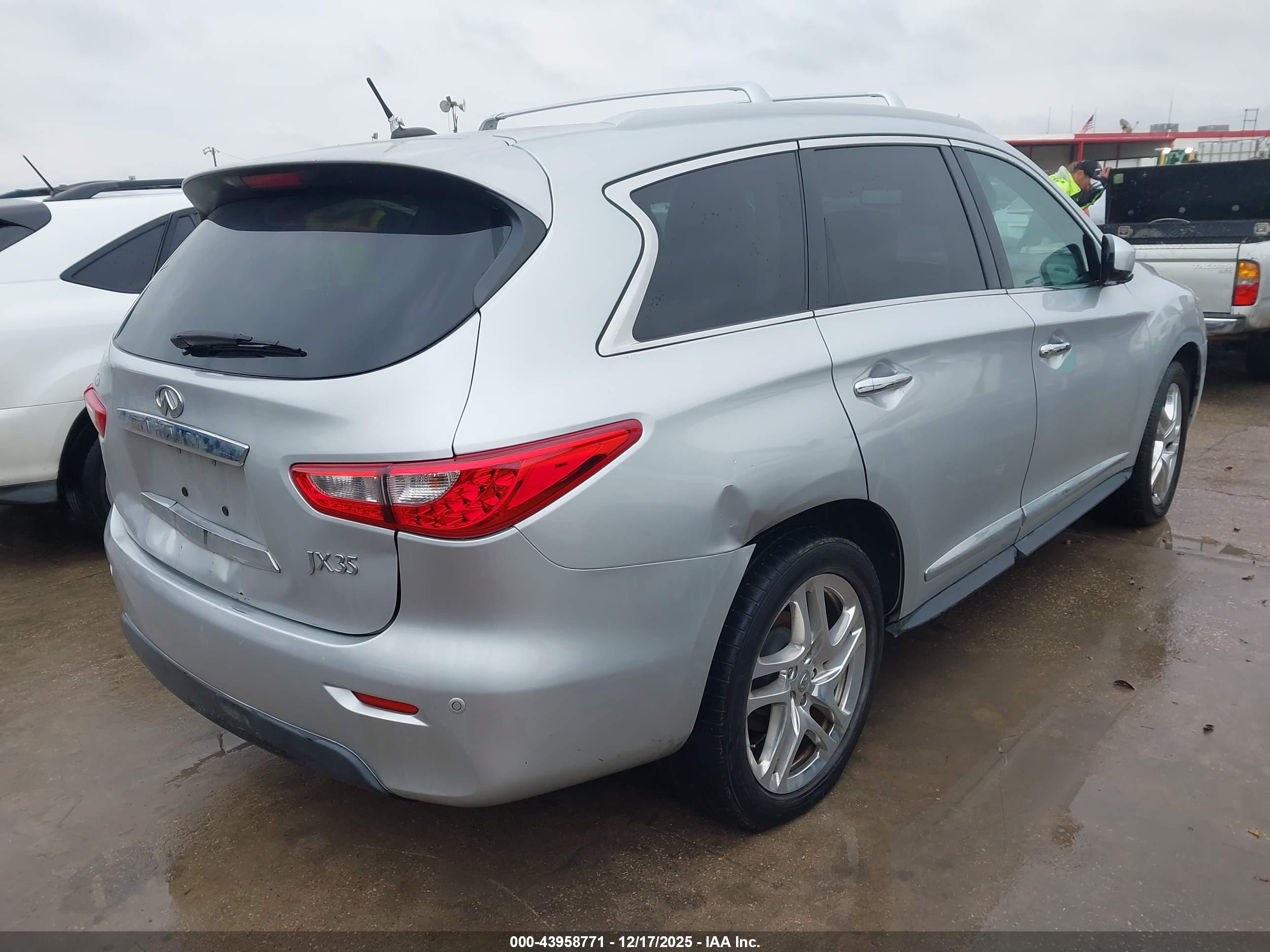 INFINITI JX35 image 4