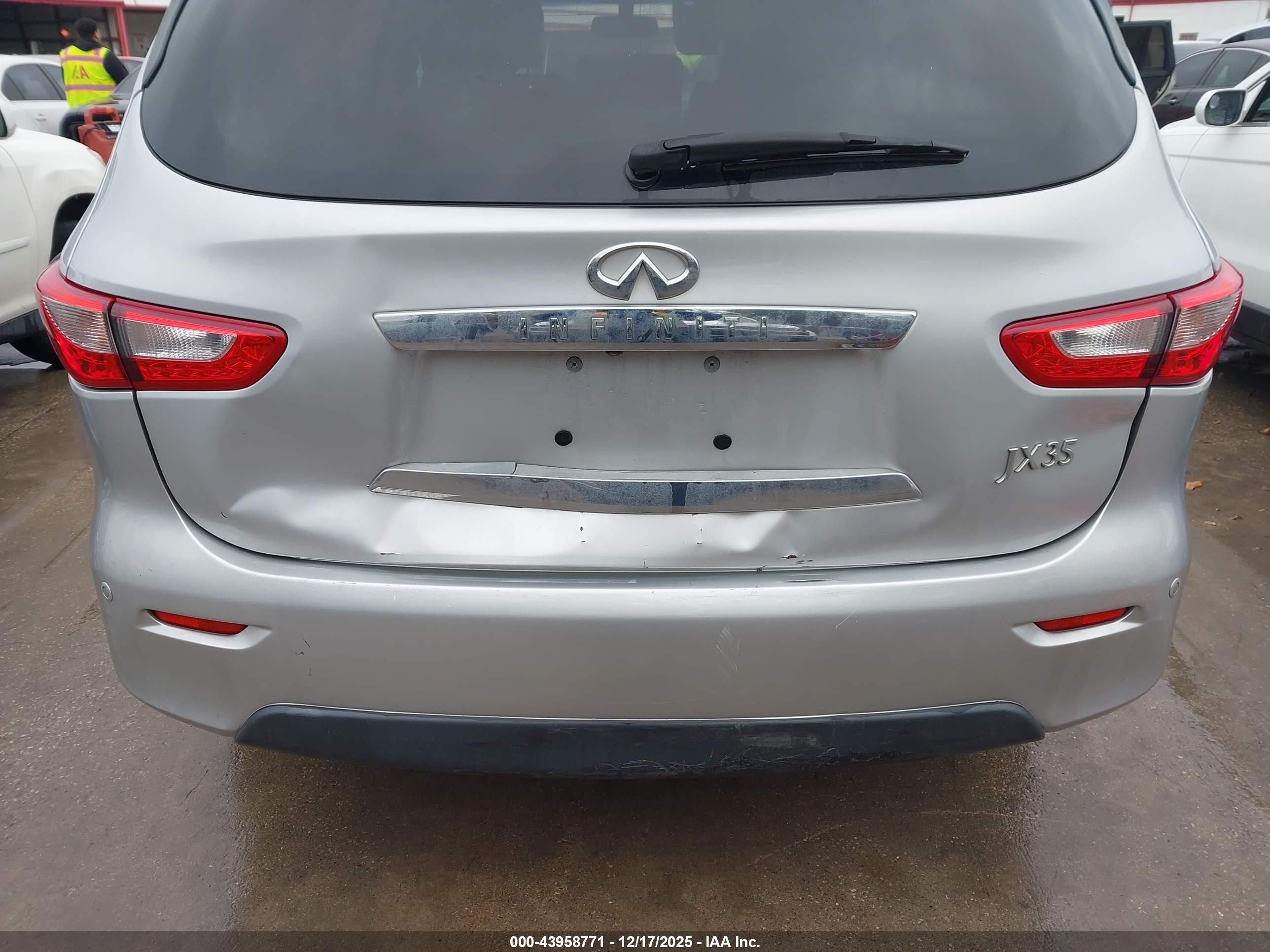 INFINITI JX35 image 6