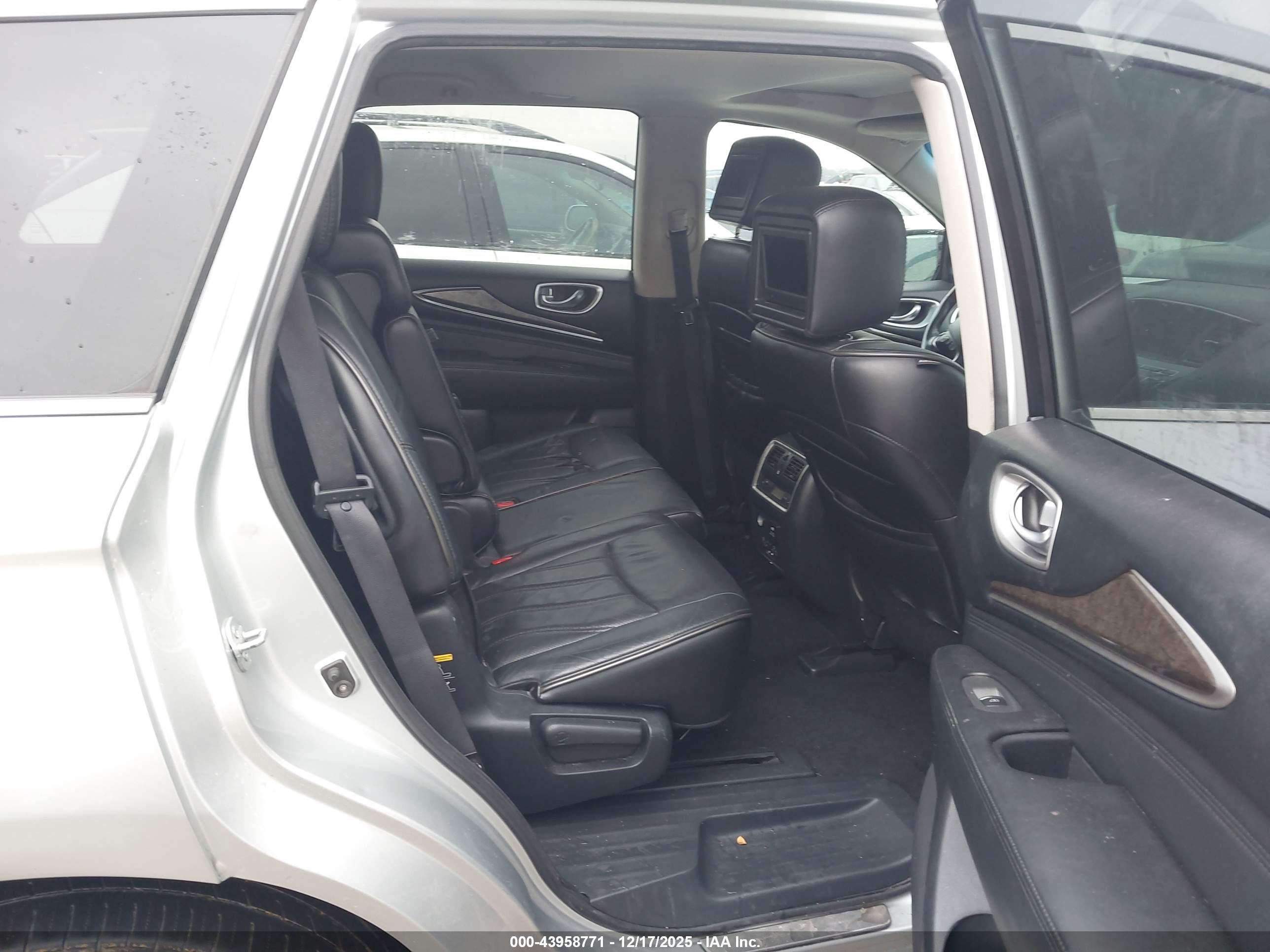 INFINITI JX35 image 8
