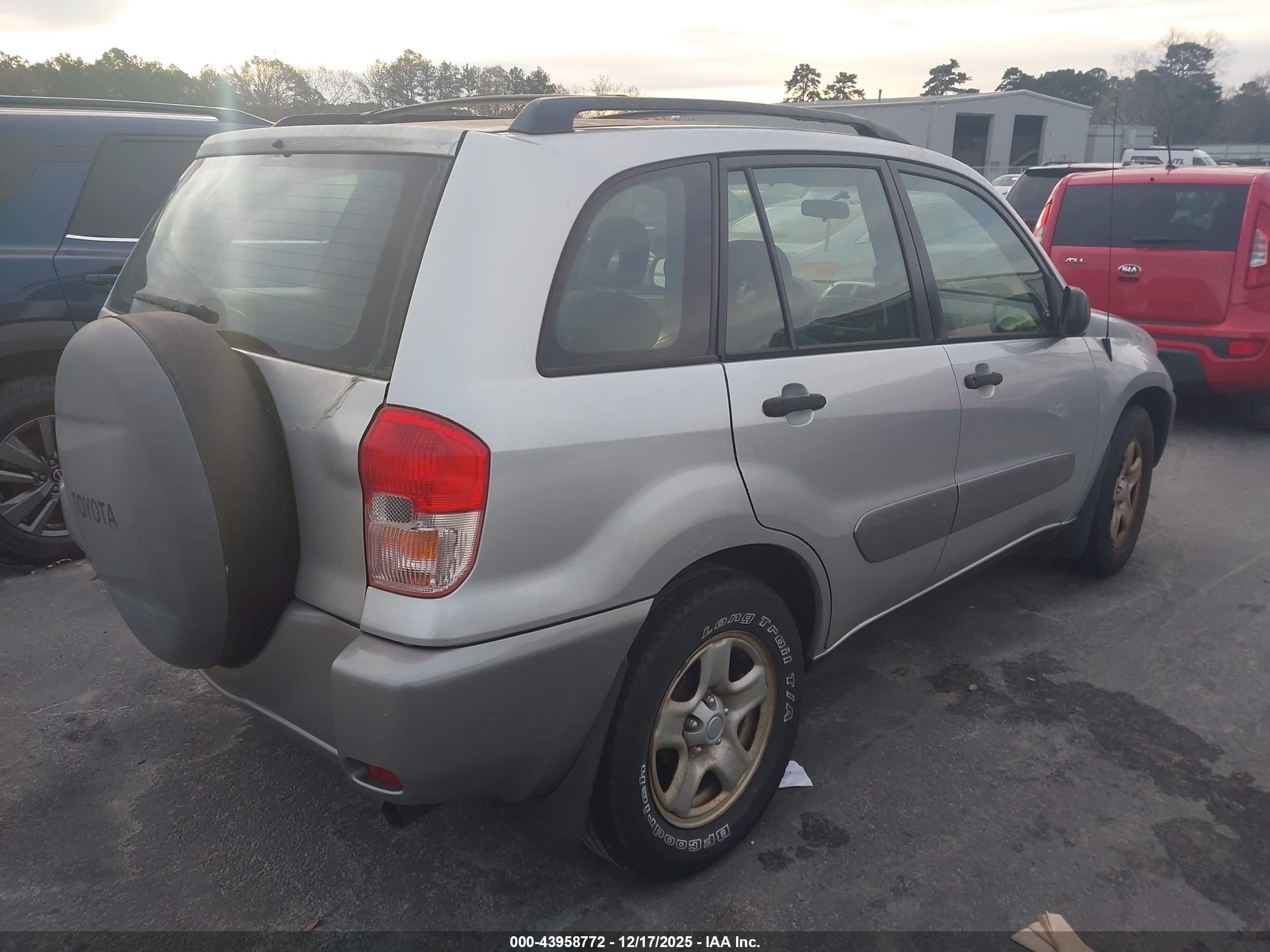 TOYOTA RAV4 image 4