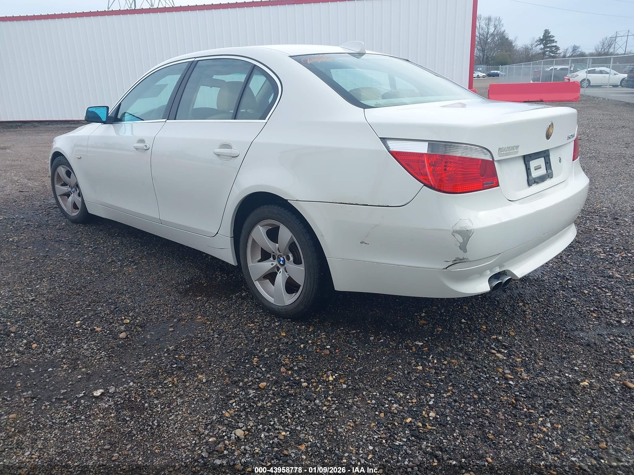 BMW 525I image 3